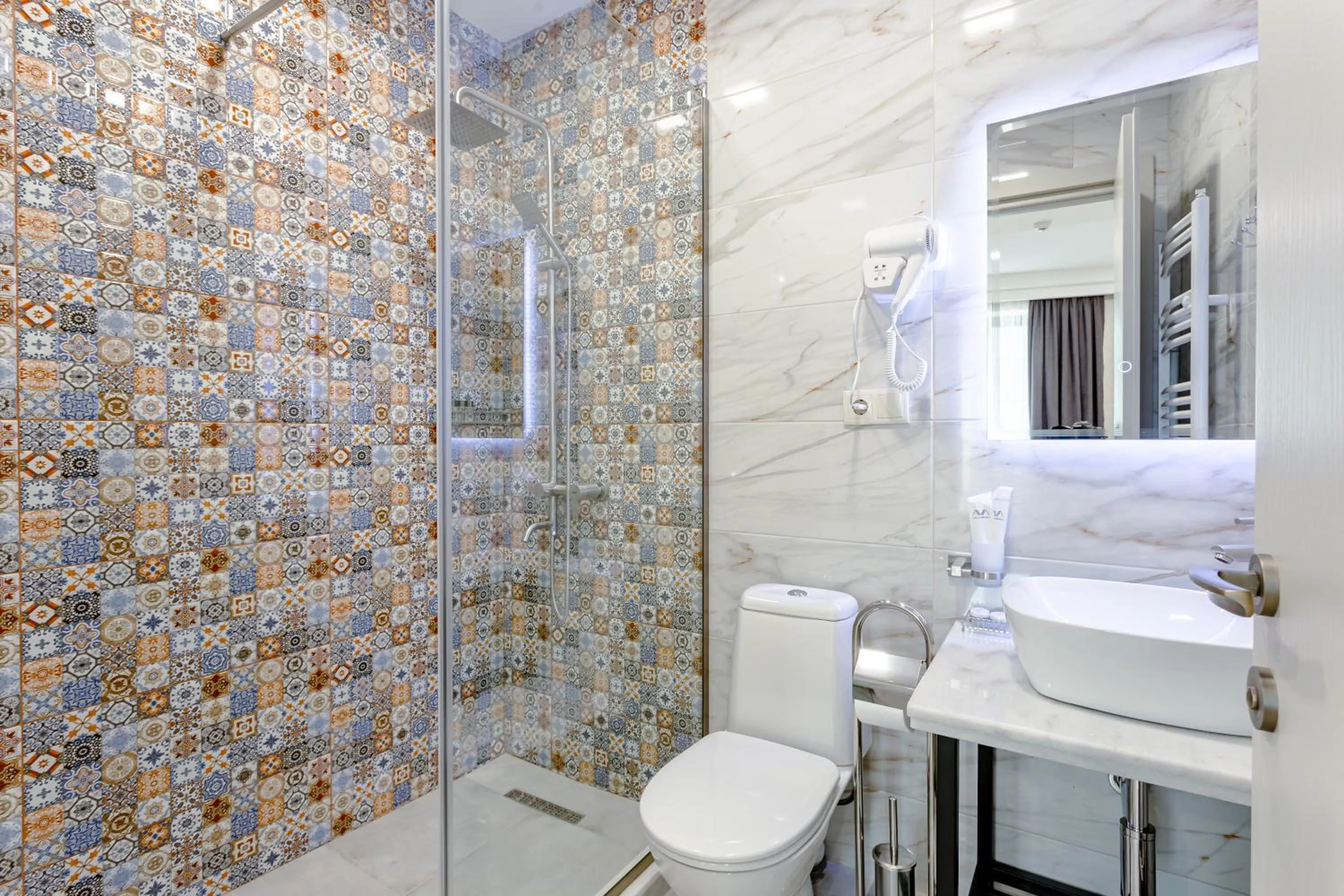 Shower in Monument1880