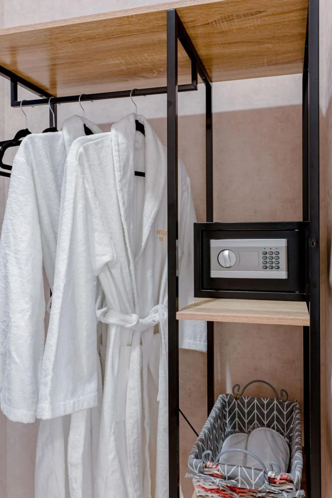 wardrobe, Bed in Monument1880