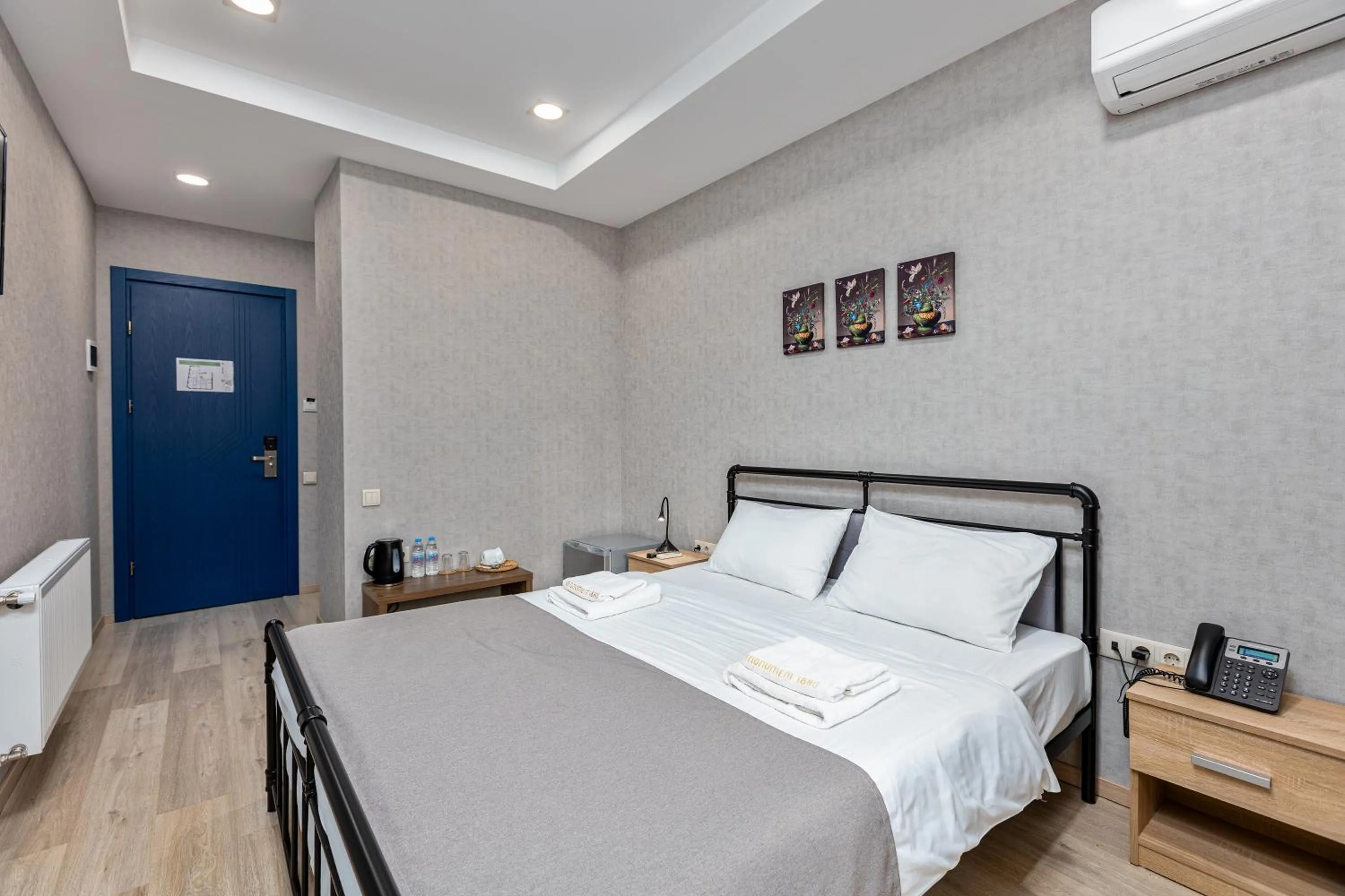 Bedroom, Bed in Monument1880