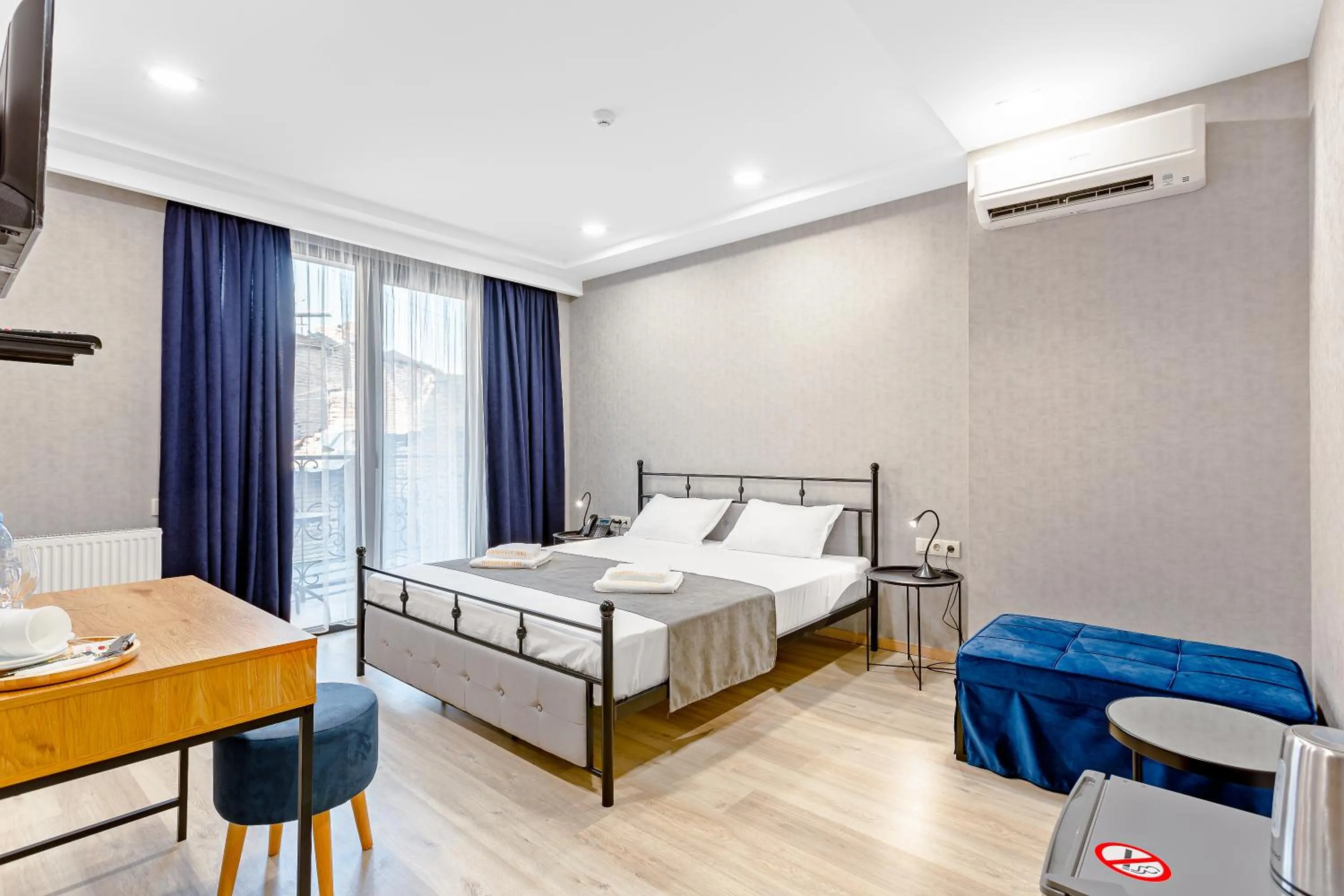 Bedroom, Bed in Monument1880