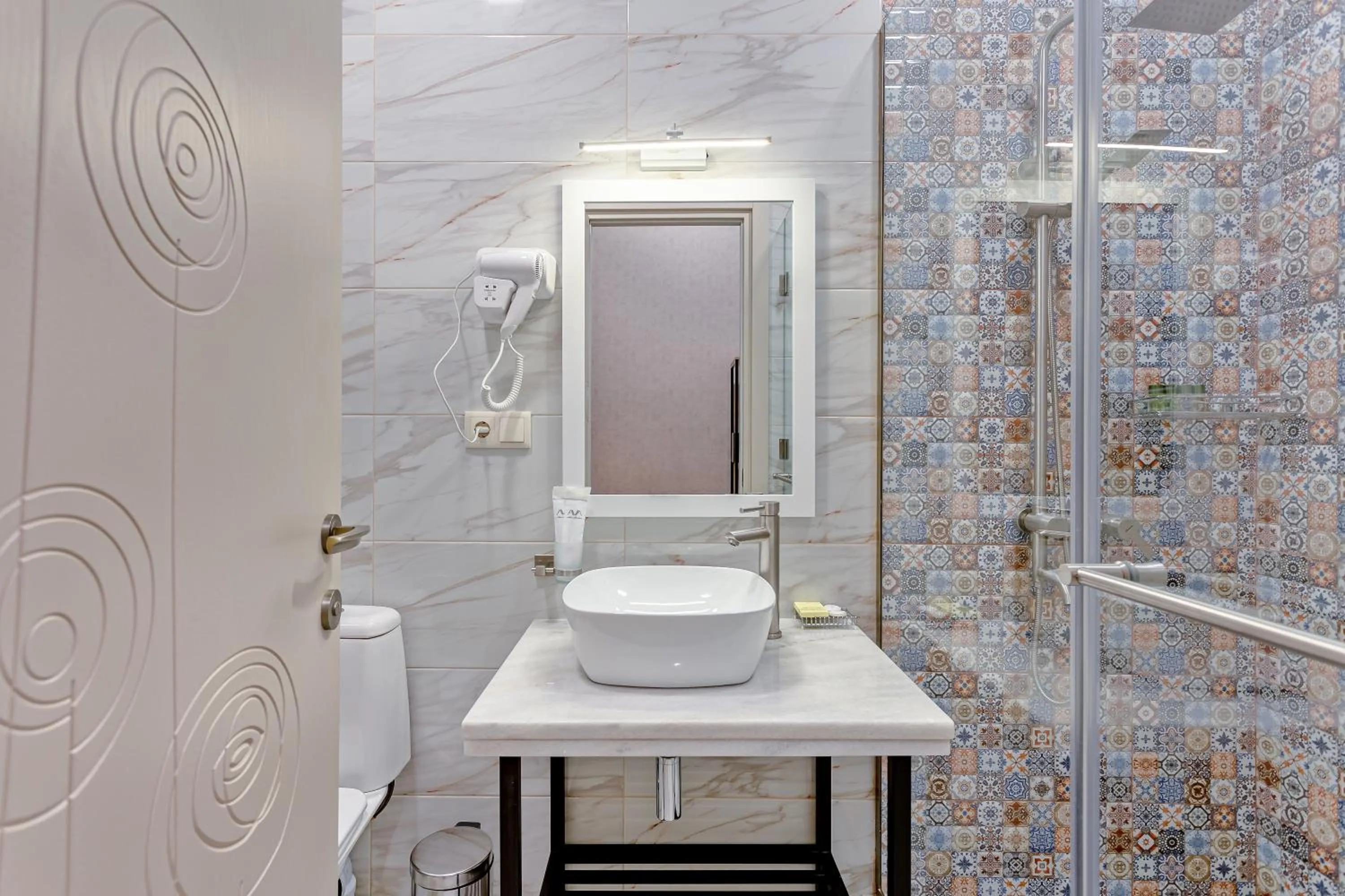 Shower in Monument1880