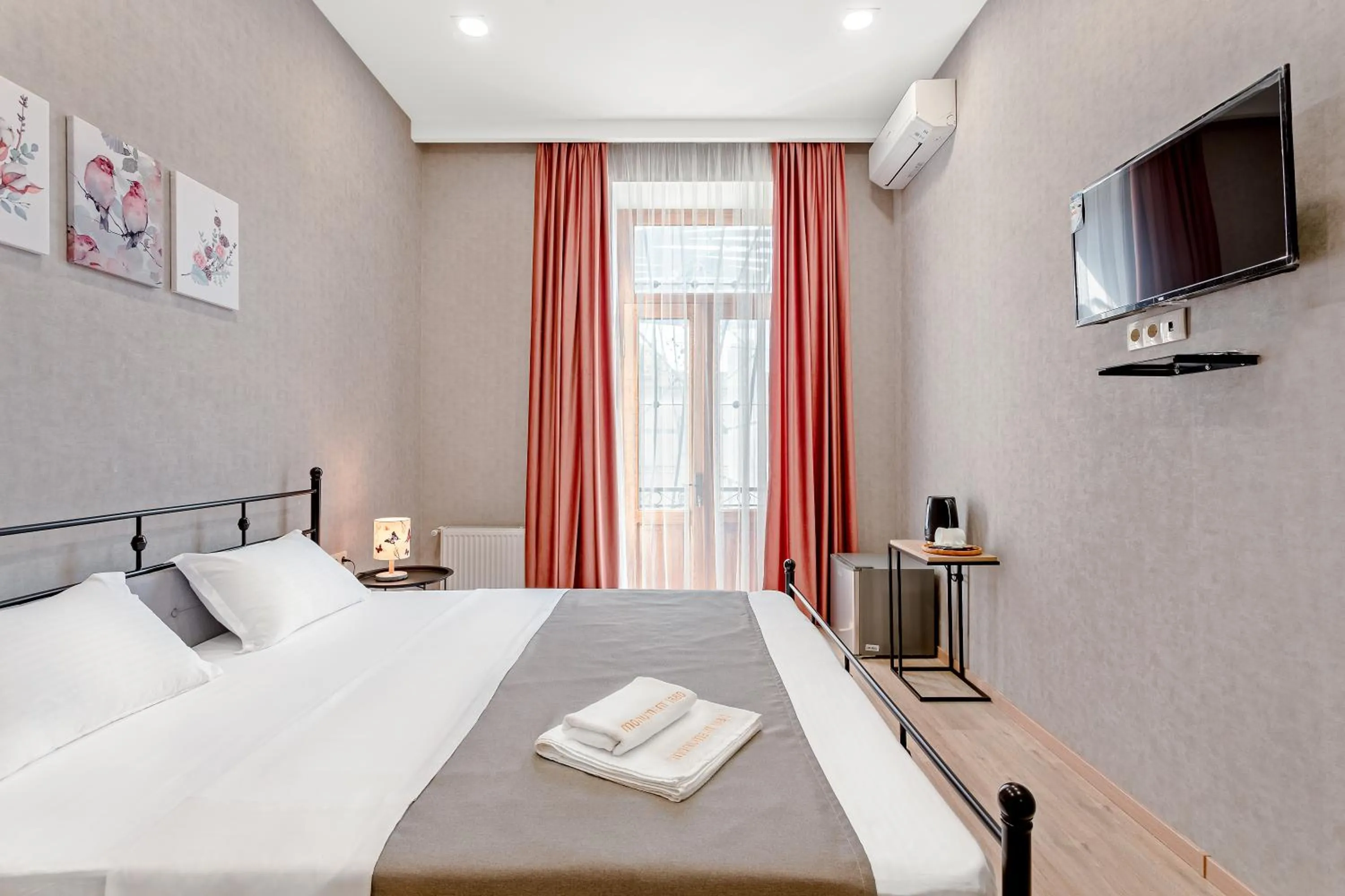 Bedroom, Bed in Monument1880