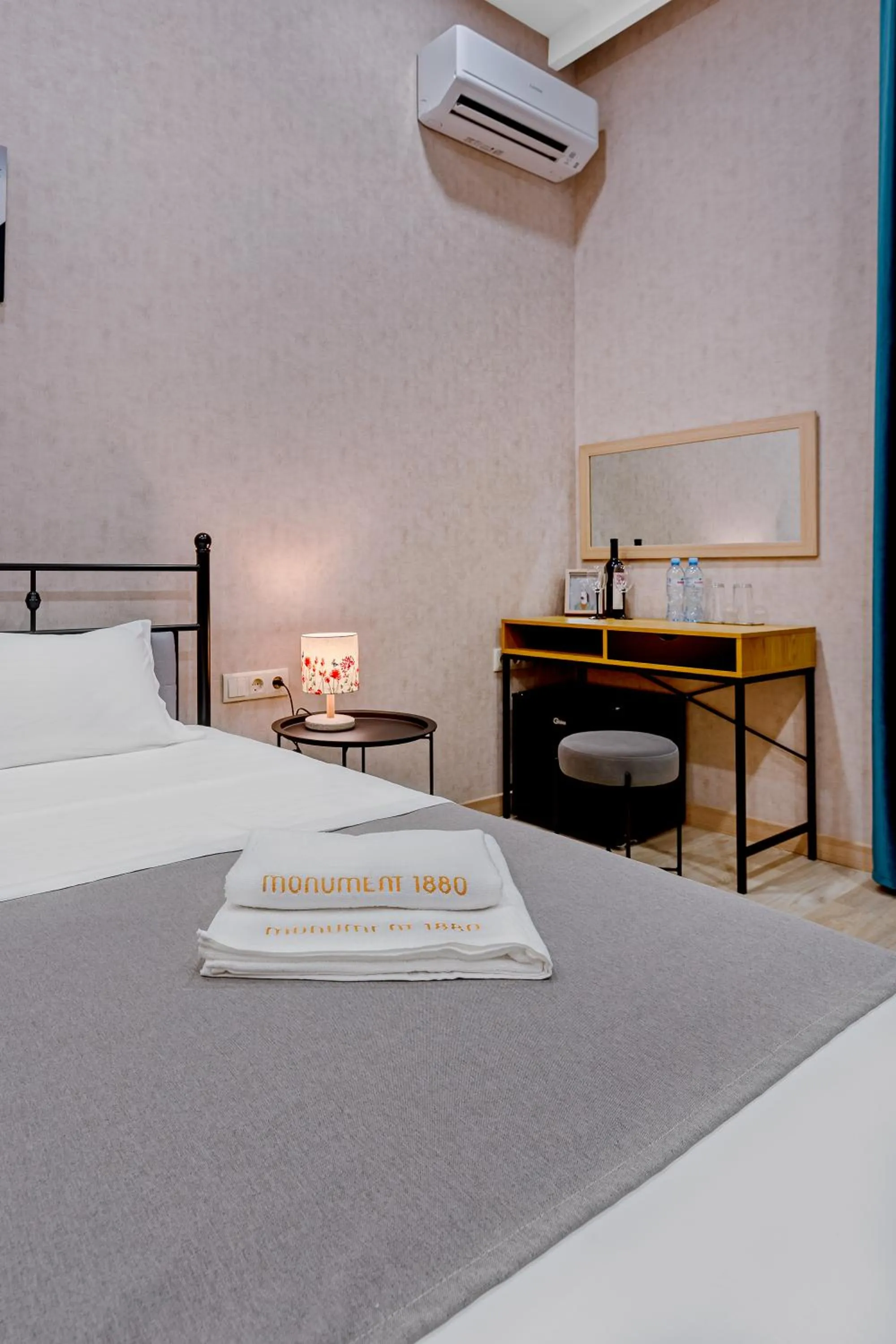 Bedroom, Bed in Monument1880