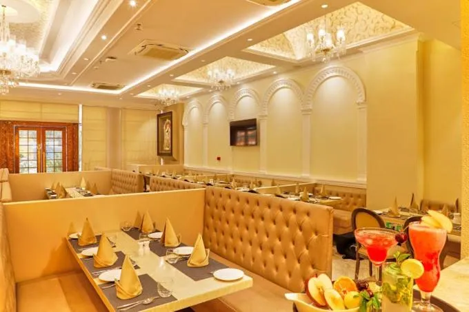 Restaurant/places to eat in Anant Palace