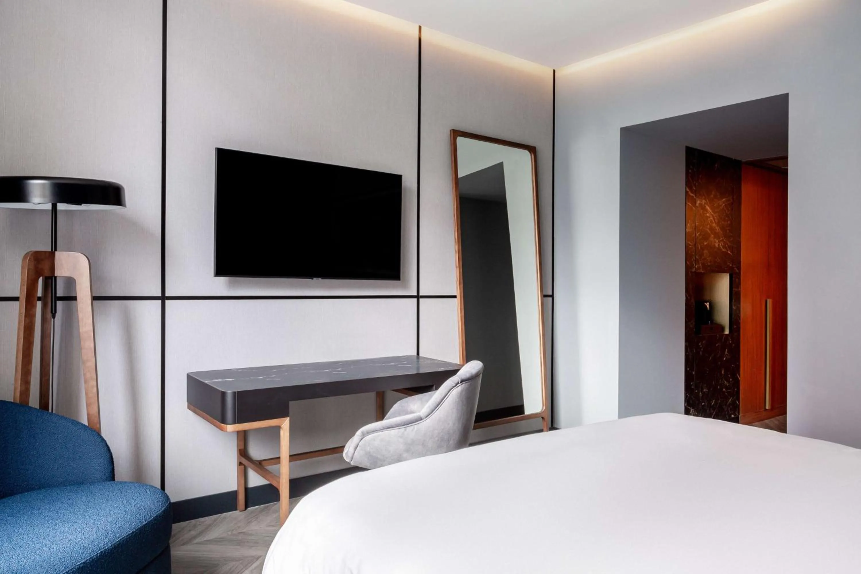 Photo of the whole room, Bed in Radisson Collection Bilbao