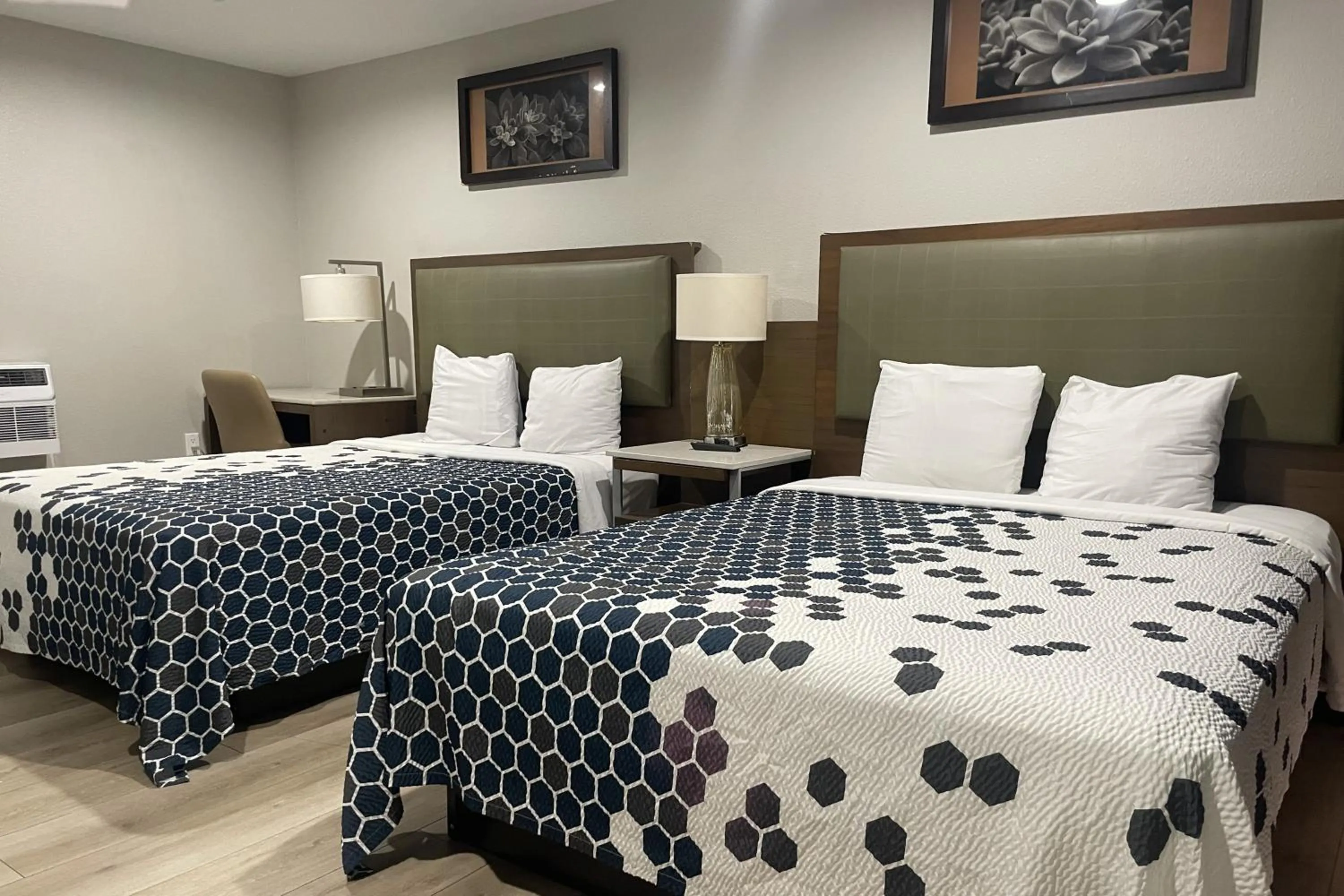 Bedroom, Bed in Big 7 Motel Chula Vista I-5