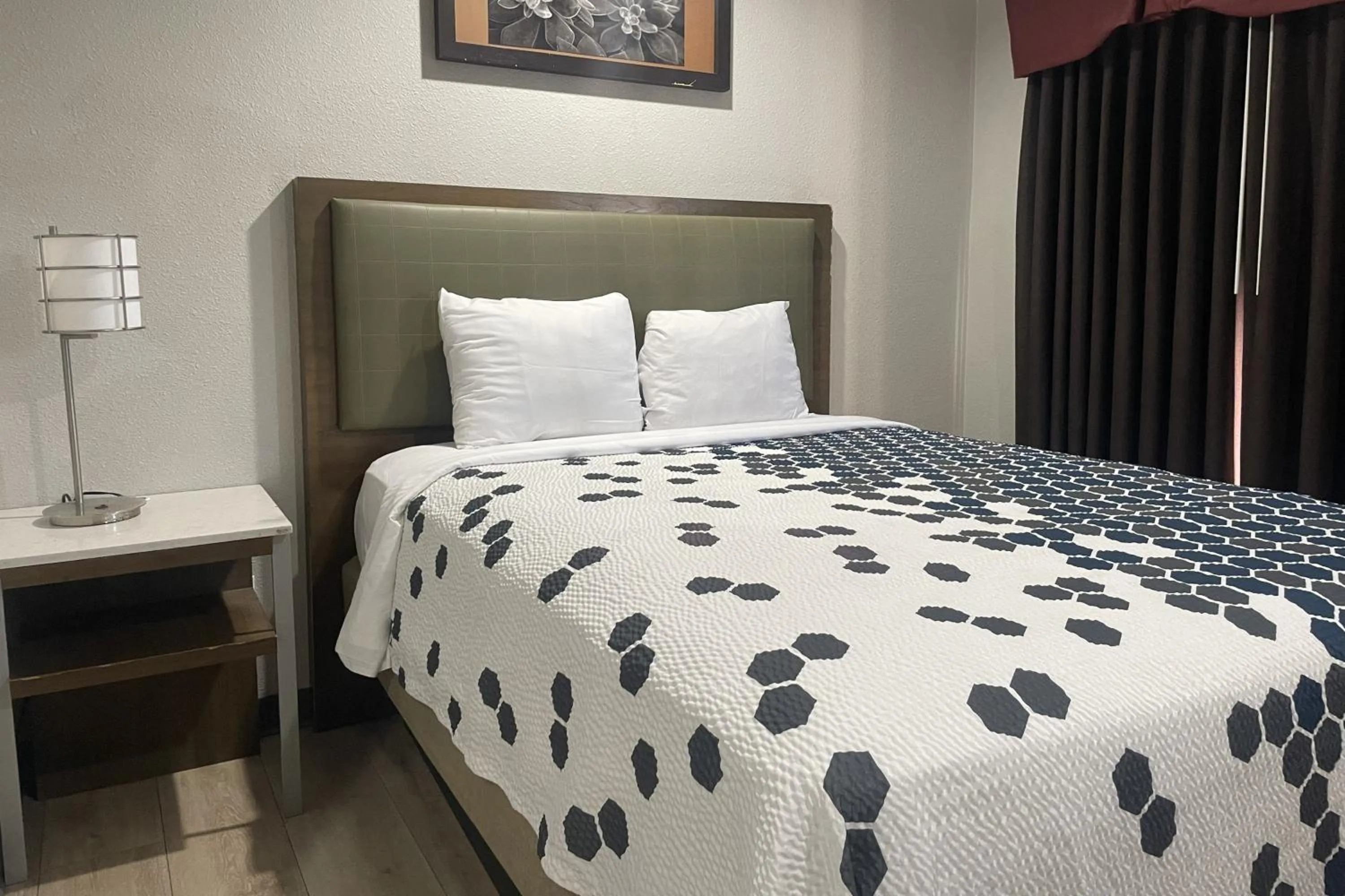 Bedroom, Bed in Big 7 Motel Chula Vista I-5