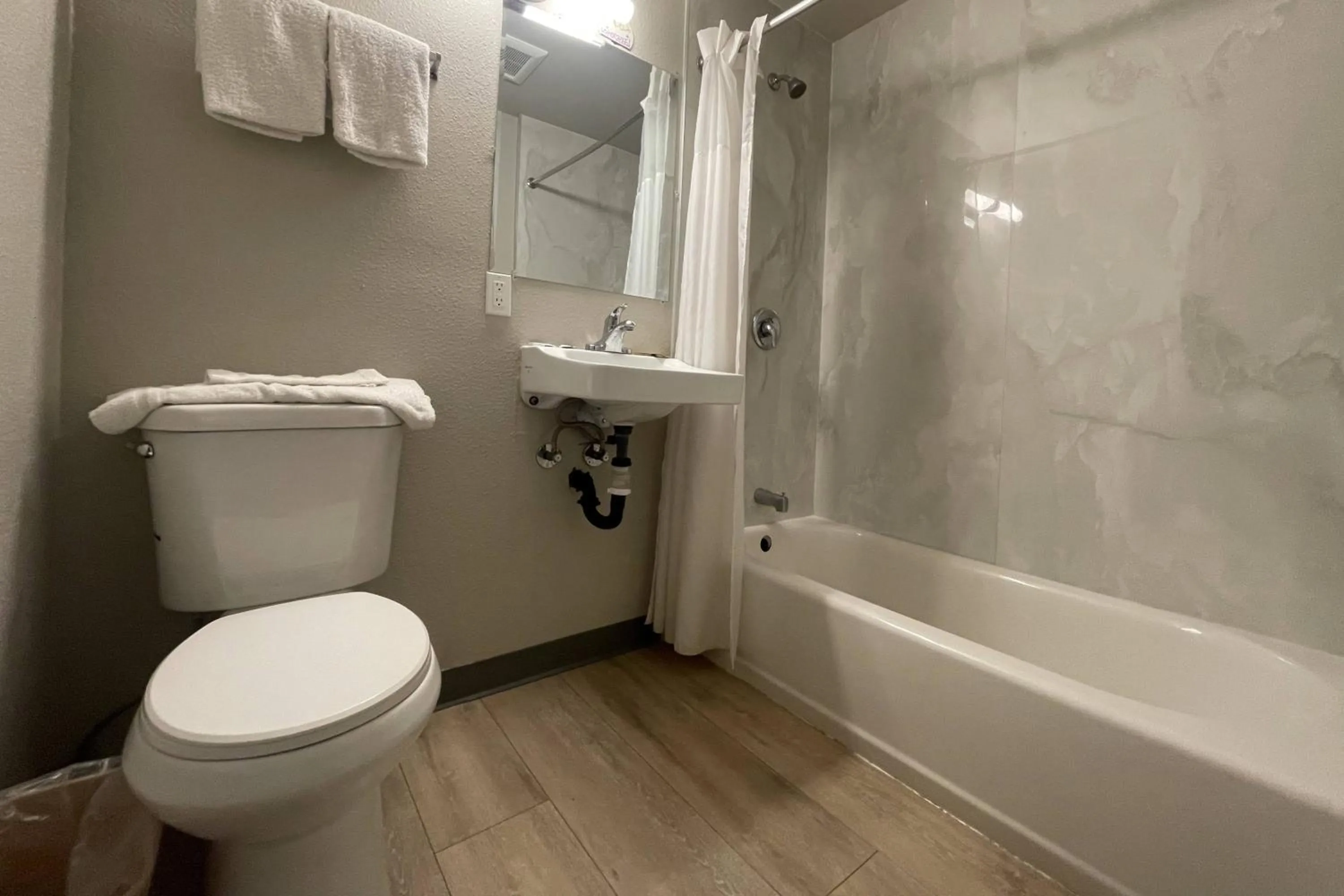 Bathroom in Big 7 Motel Chula Vista I-5