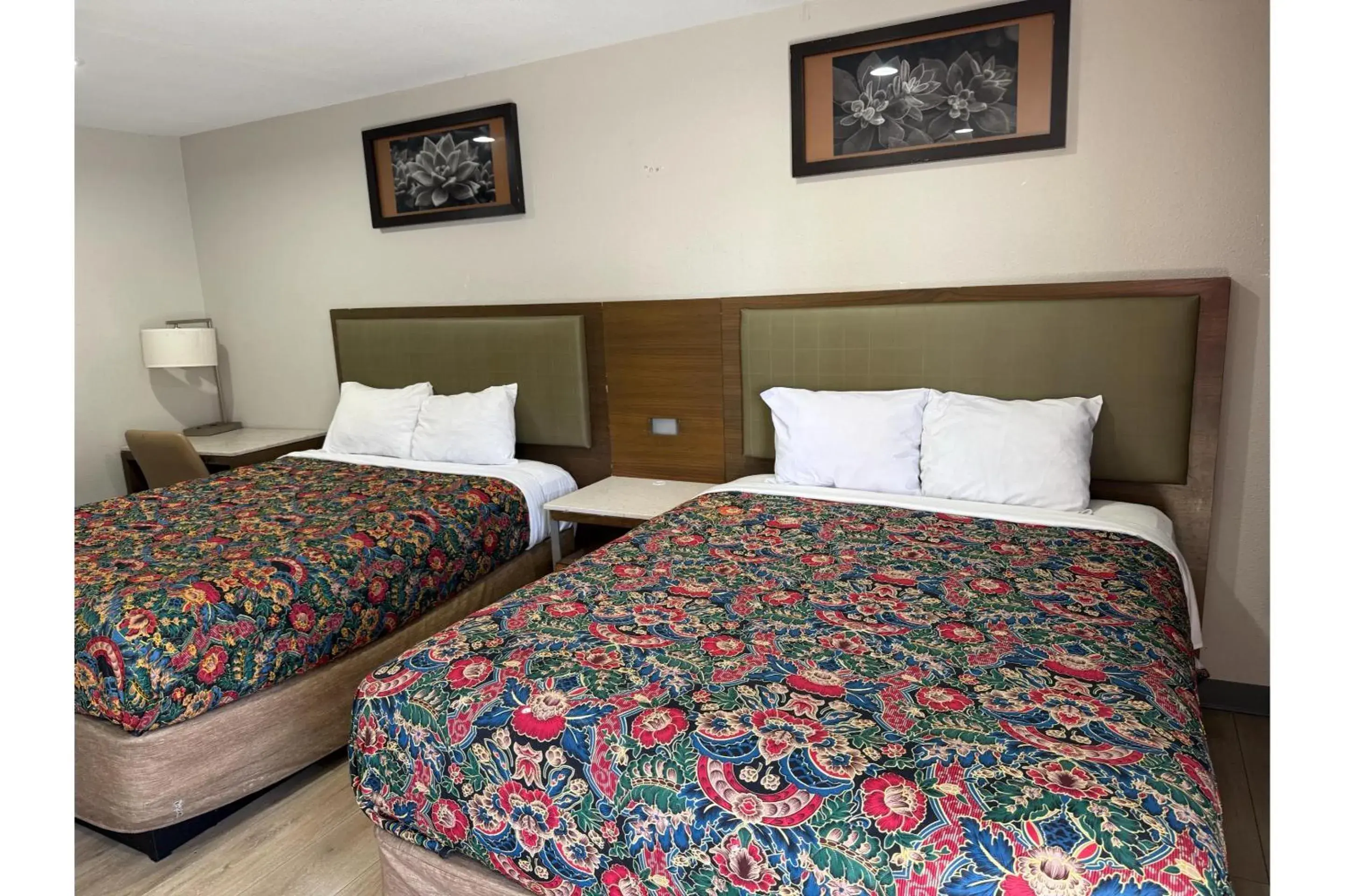 2 Queen Beds Non-Smoking in Big 7 Motel Chula Vista I-5 2 Queen Beds Non-Smoking in Big 7 Motel Chula Vista I-5