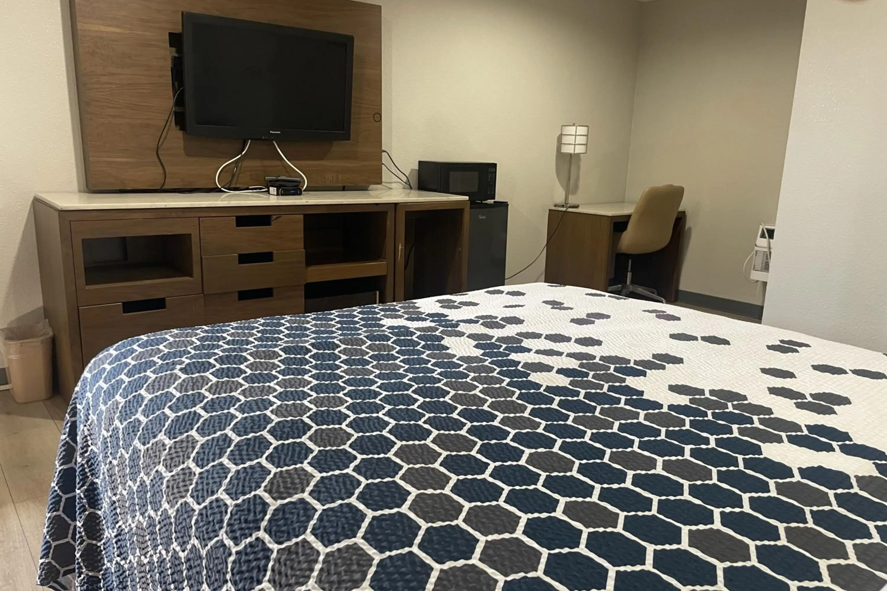 Bedroom, Bed in Big 7 Motel Chula Vista I-5