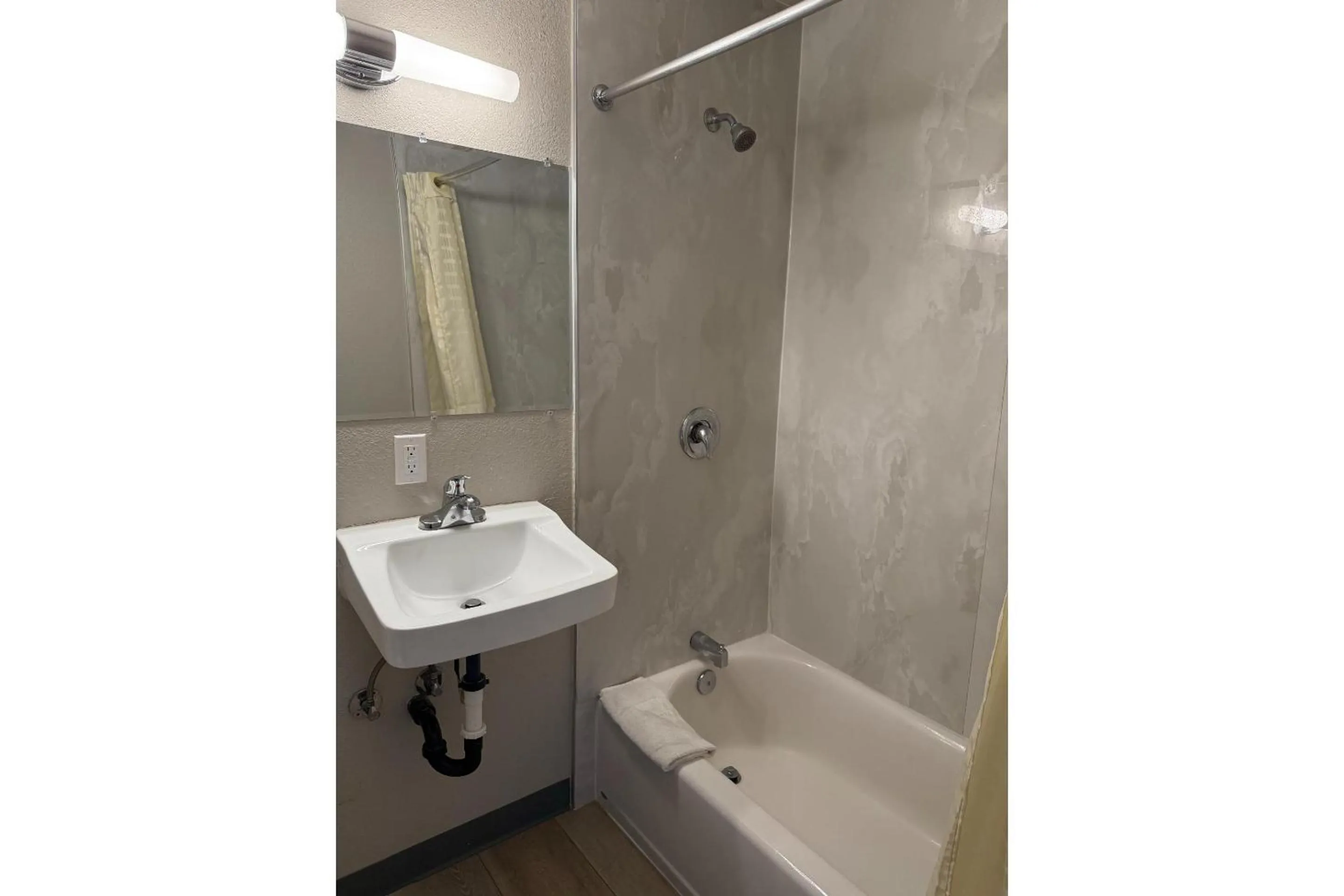 Bathroom in Big 7 Motel Chula Vista I-5