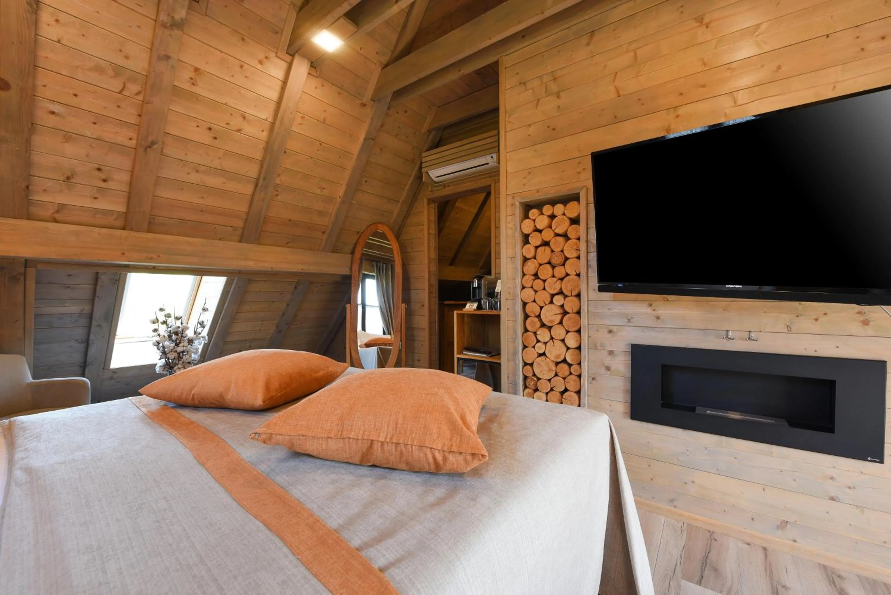 Bed in Lakeside Hotel Plitvice