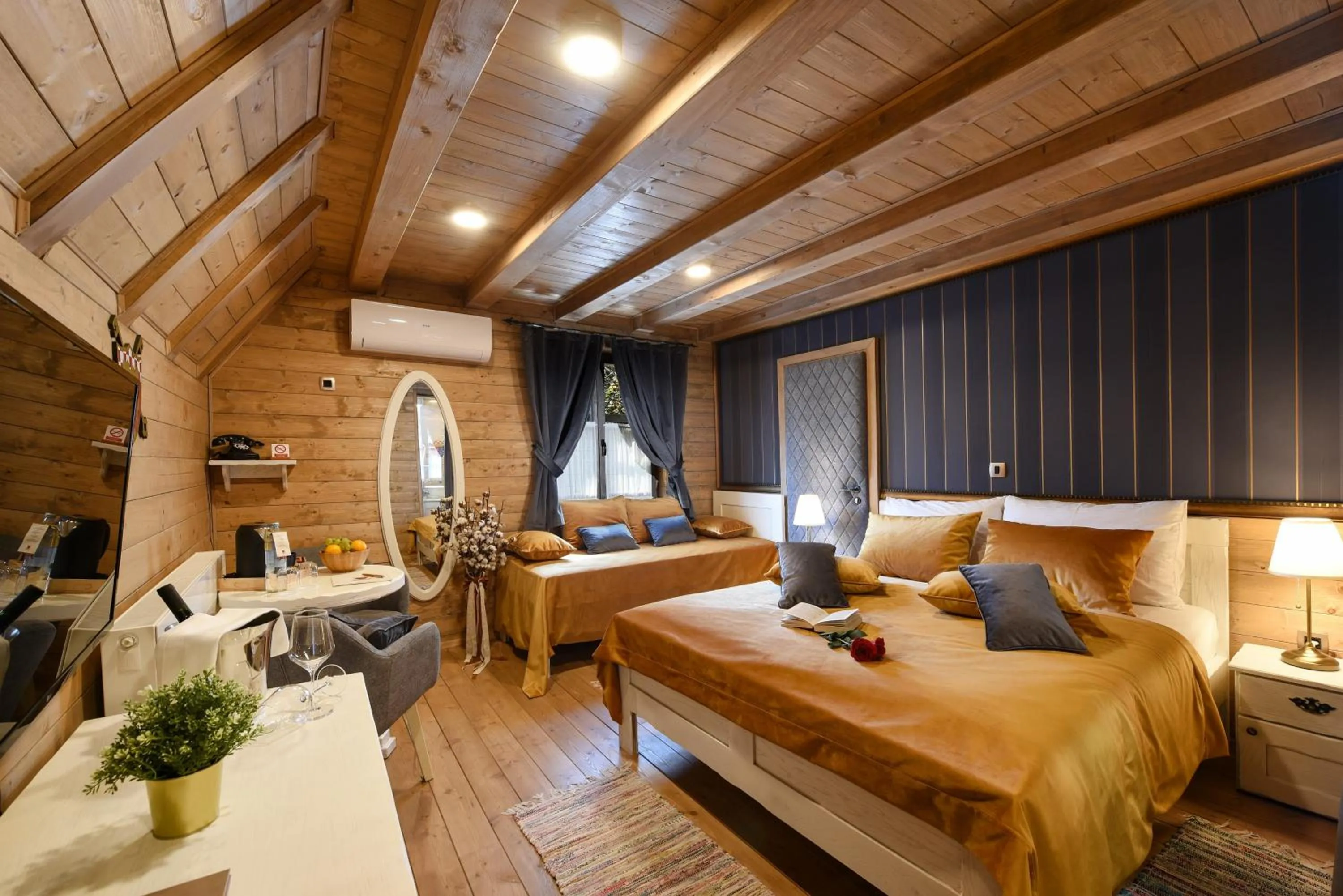 Bed in Lakeside Hotel Plitvice