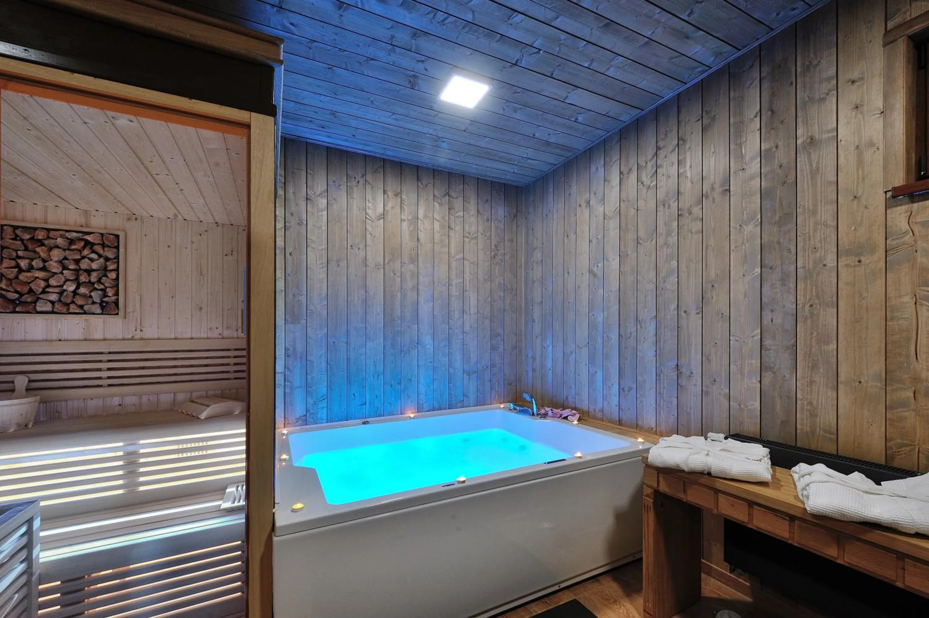 Hot Tub in Lakeside Hotel Plitvice