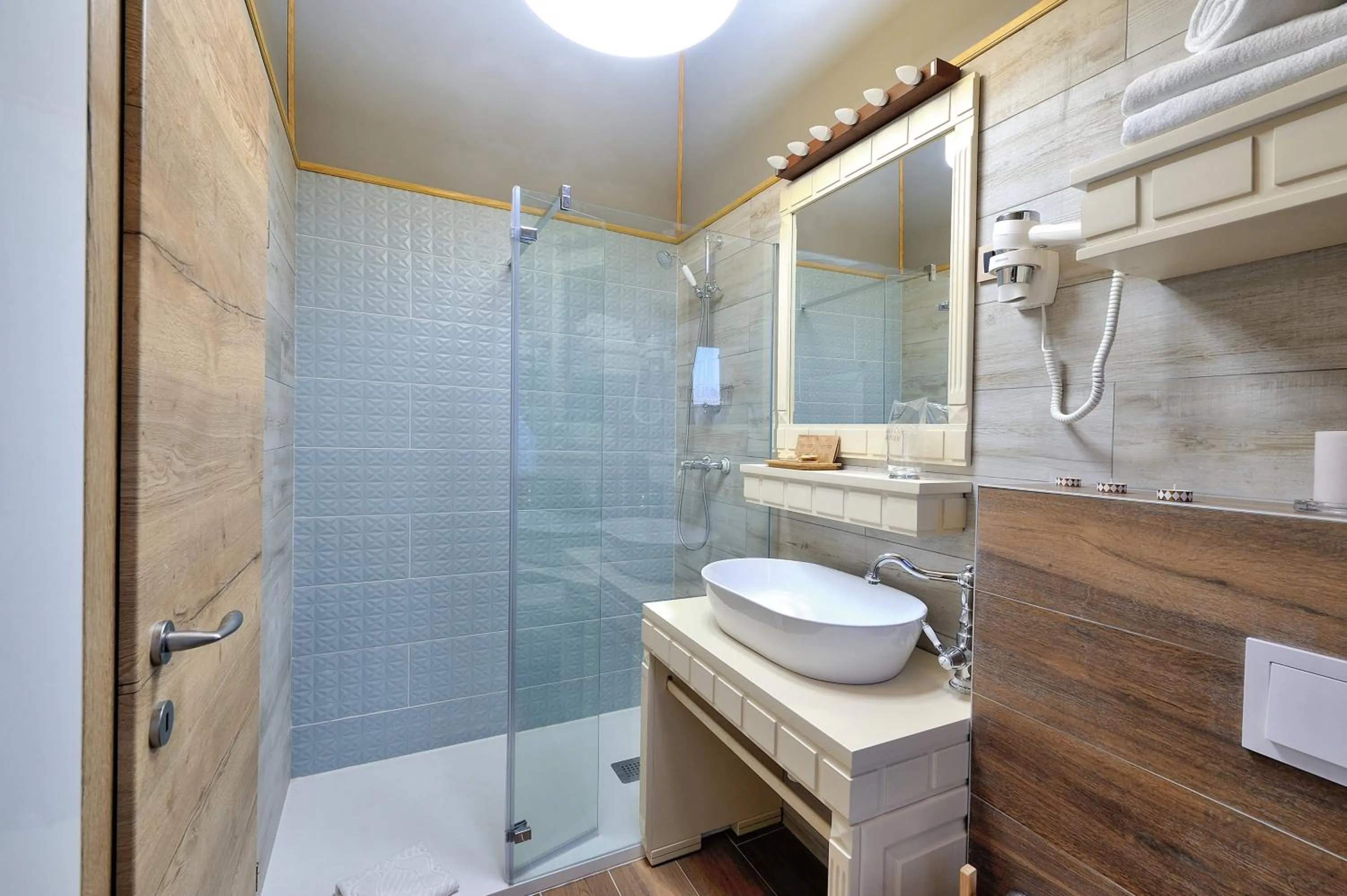 Shower in Lakeside Hotel Plitvice