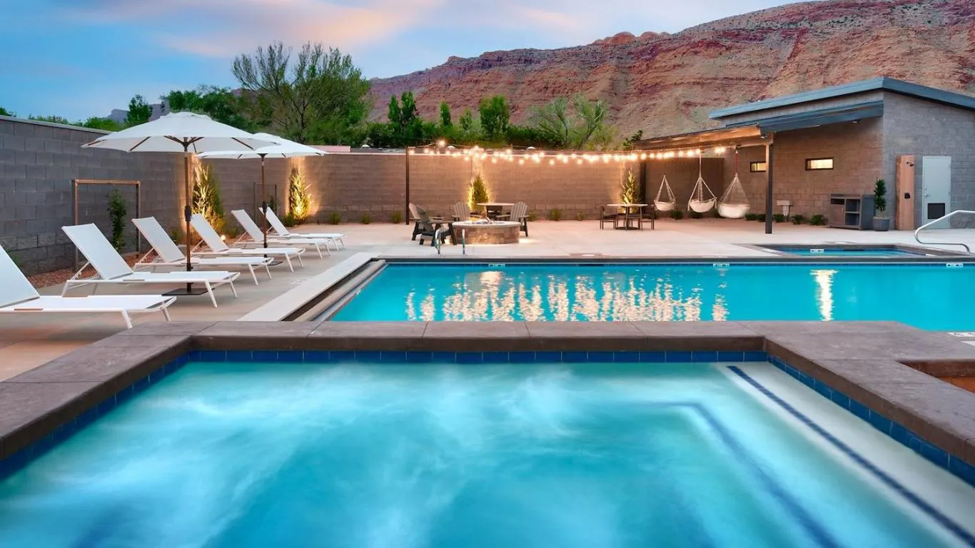 Swimming pool in Gravity Haus Moab