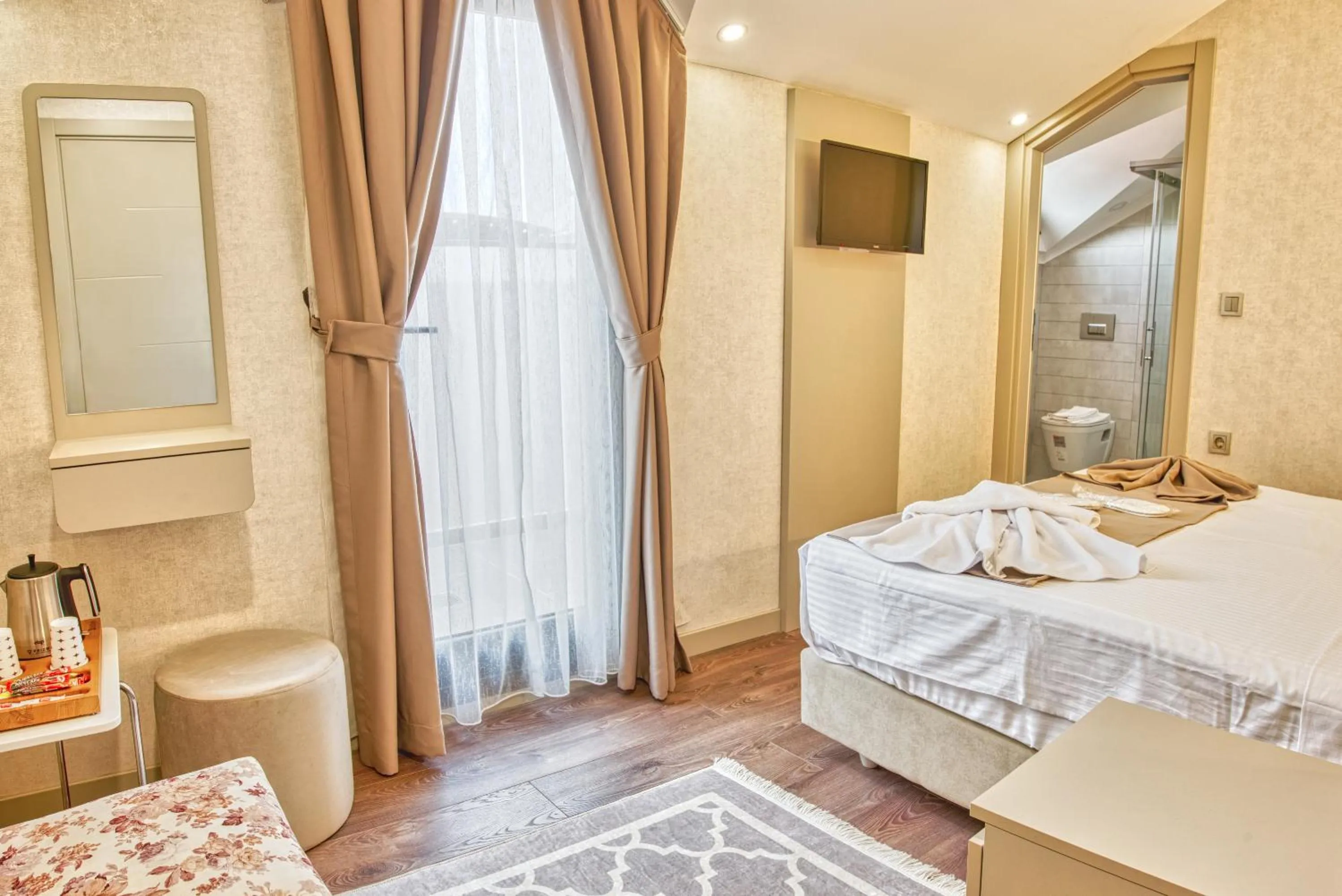 Photo of the whole room, Bed in Florina Hotel