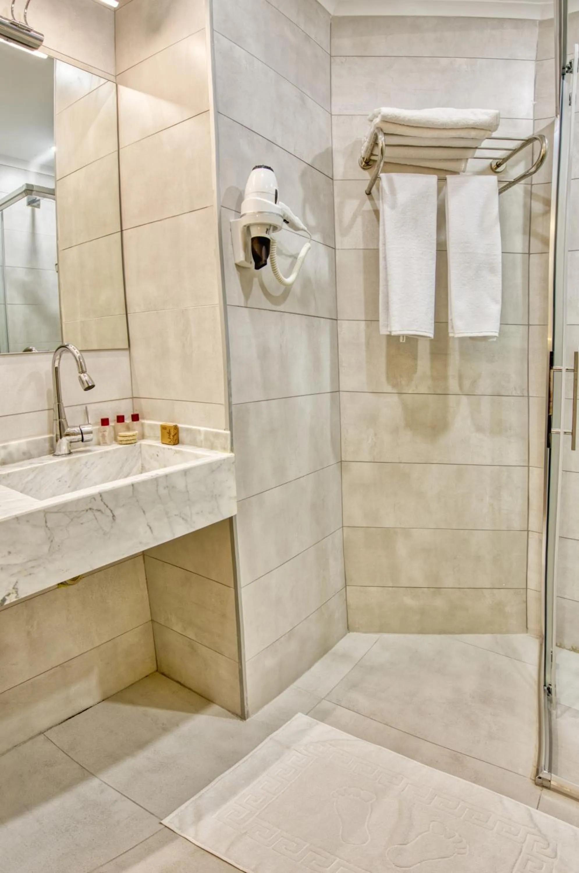 Bathroom in Florina Hotel