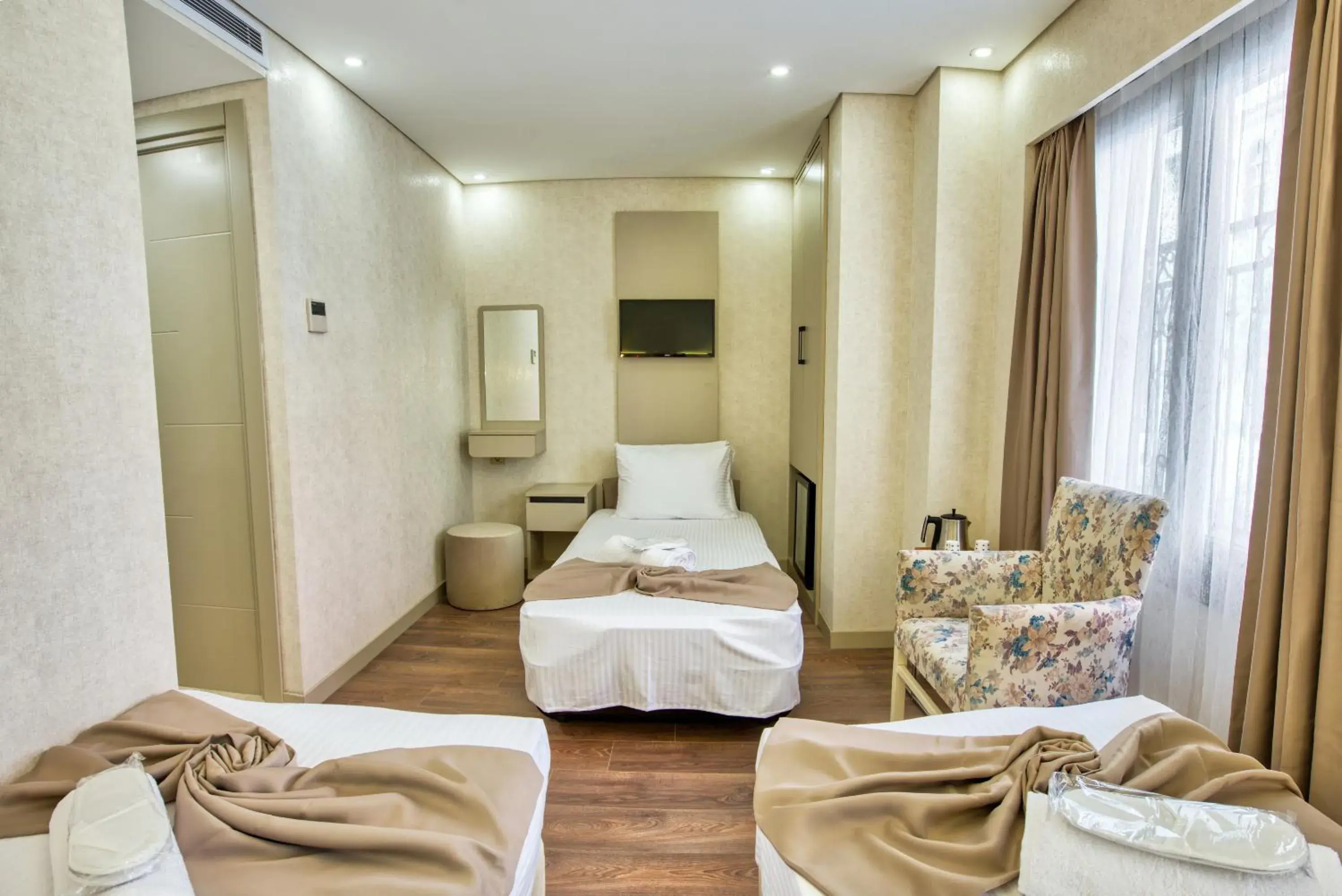 Triple Room with Balcony in Florina Hotel Triple Room with Balcony in Florina Hotel