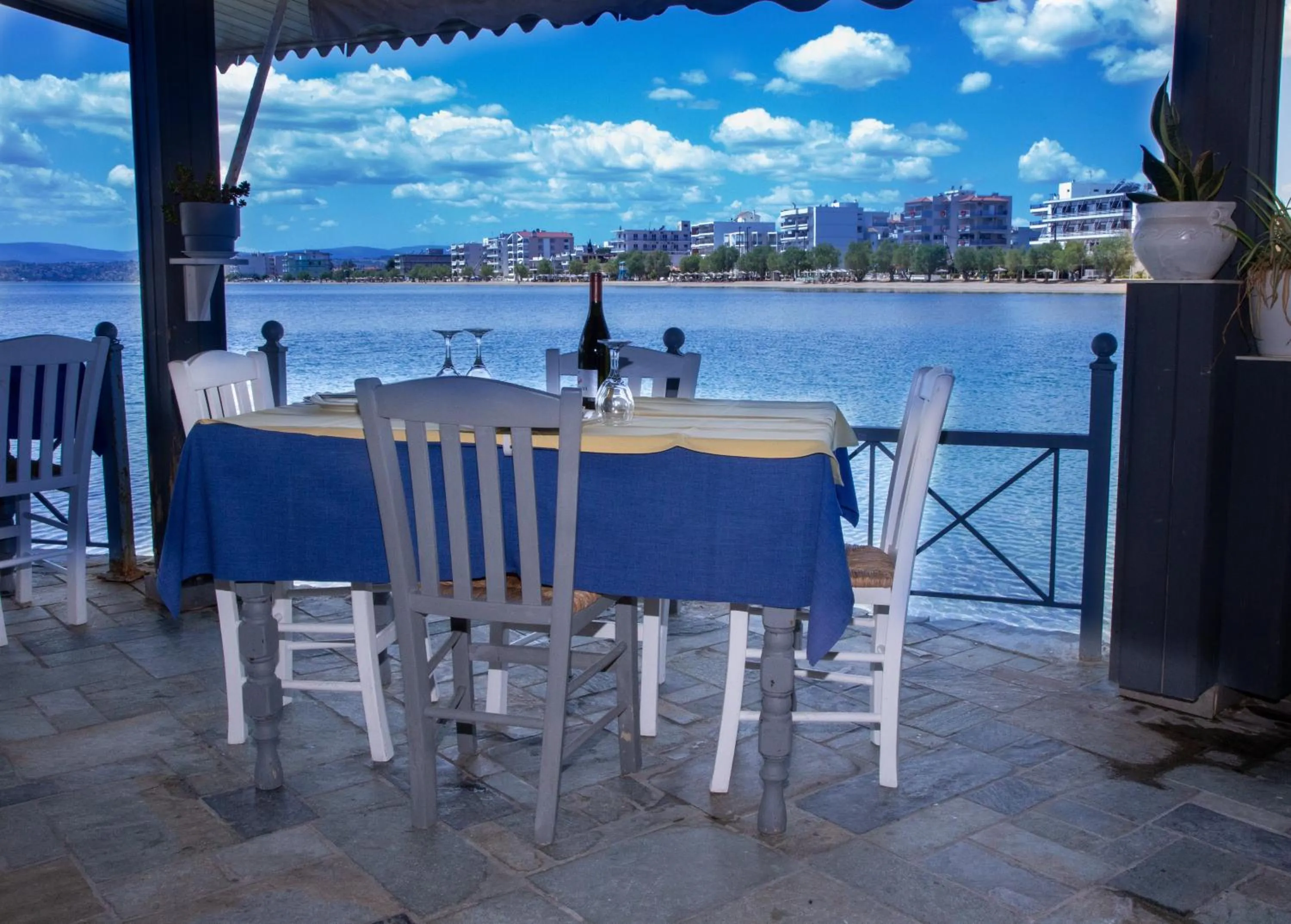 Restaurant/places to eat in Hotel Lefkadi