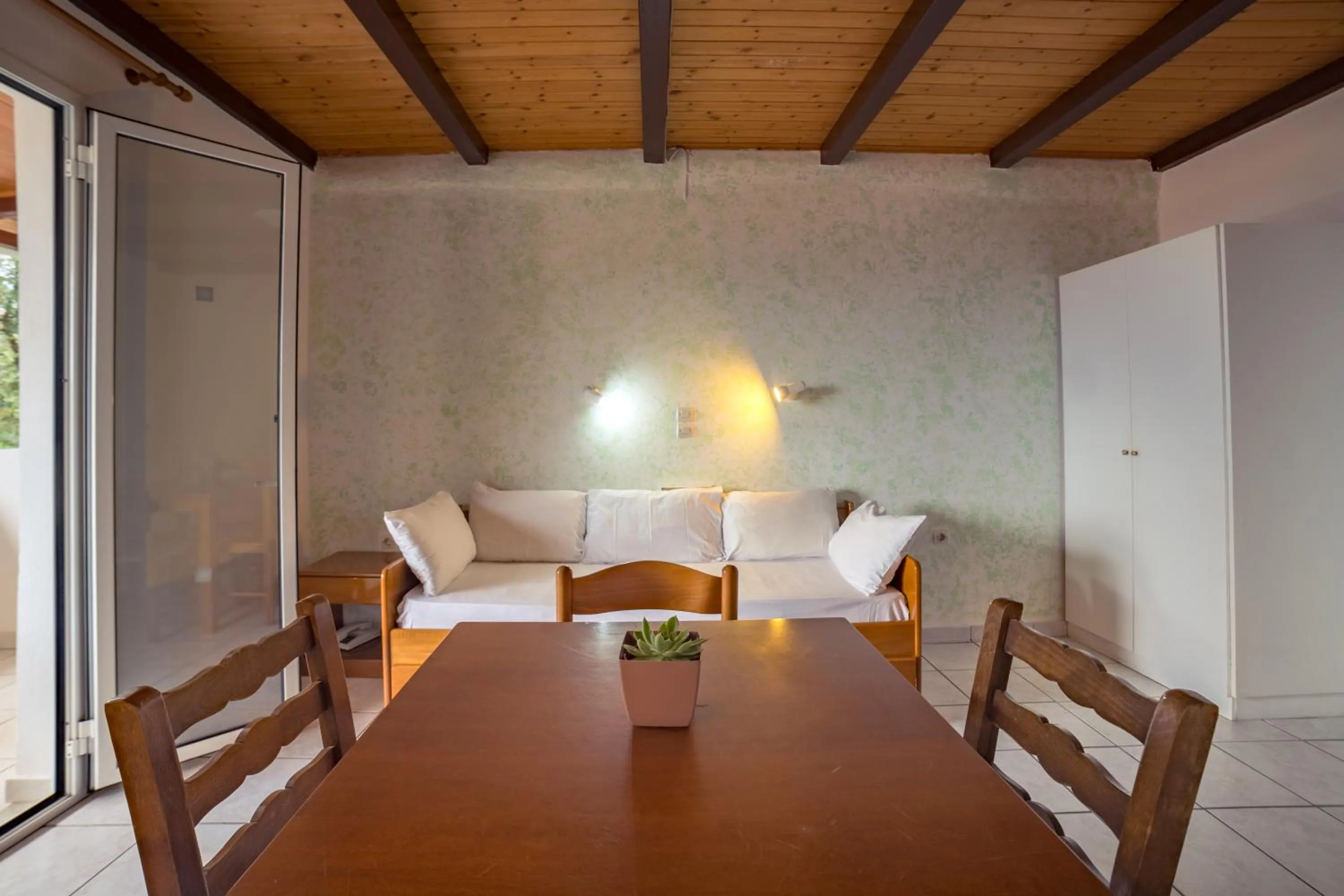 Living room in All In Krinas Apart-Hotel