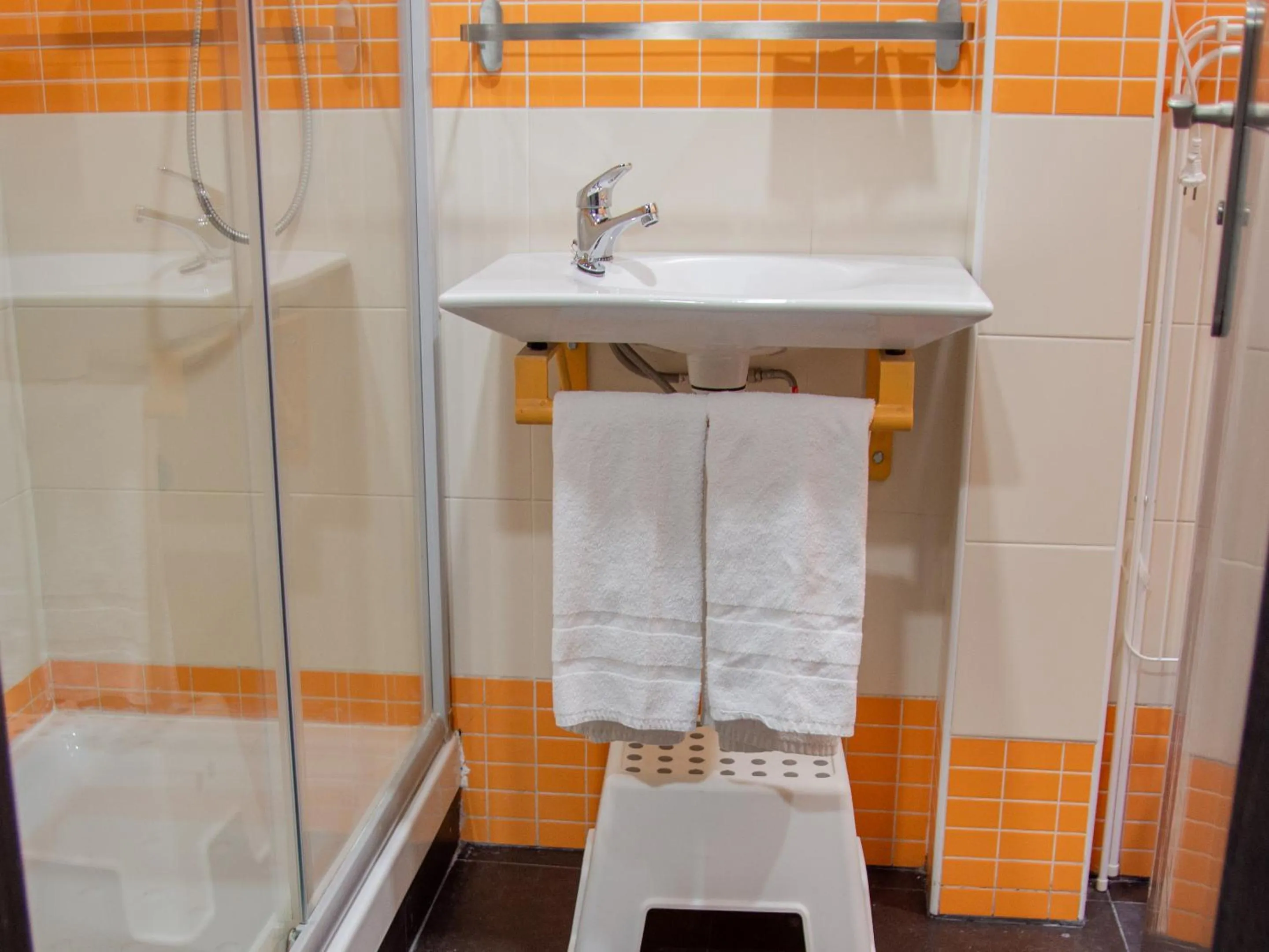 Shower in Apartamentos Santander Maliaño Suites 3000