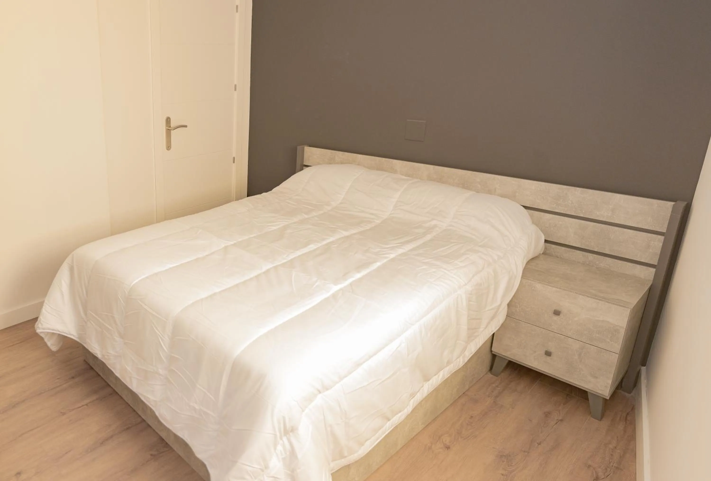 Bedroom, Bed in Apartamentos Santander Maliaño Suites 3000