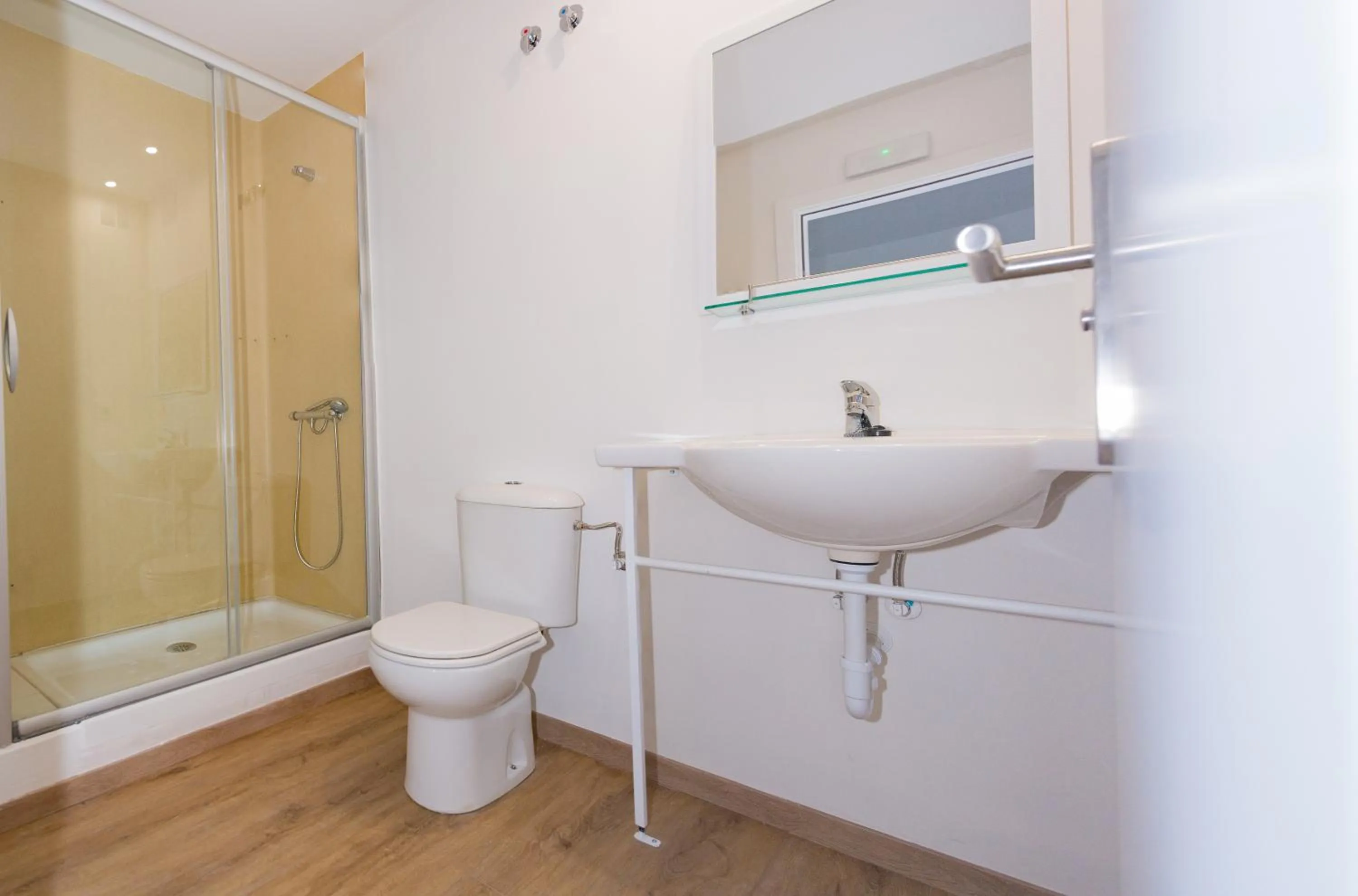 Bathroom in Apartamentos Santander Maliaño Suites 3000