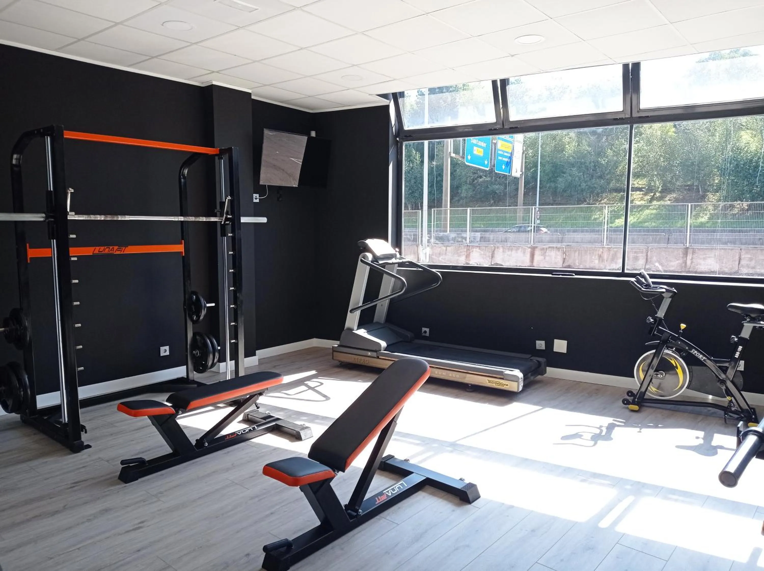 Fitness centre/facilities in Apartamentos Santander Maliaño Suites 3000