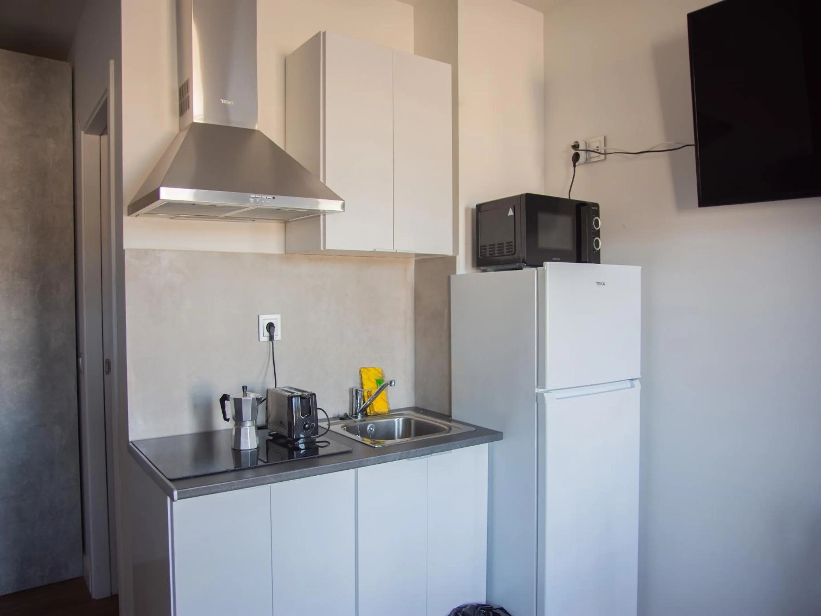 Kitchen or kitchenette in Apartamentos Santander Maliaño Suites 3000