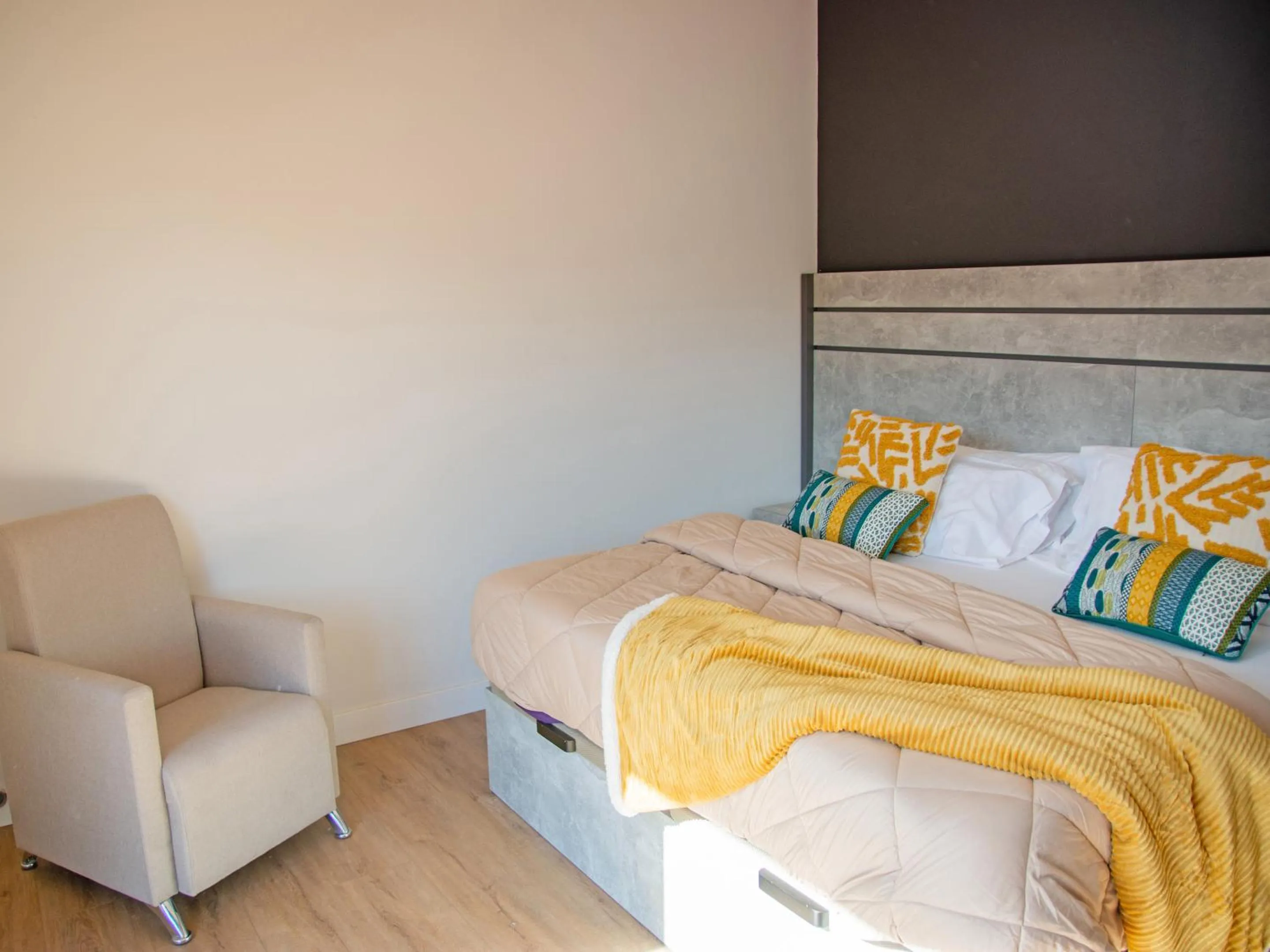 Bedroom, Bed in Apartamentos Santander Maliaño Suites 3000