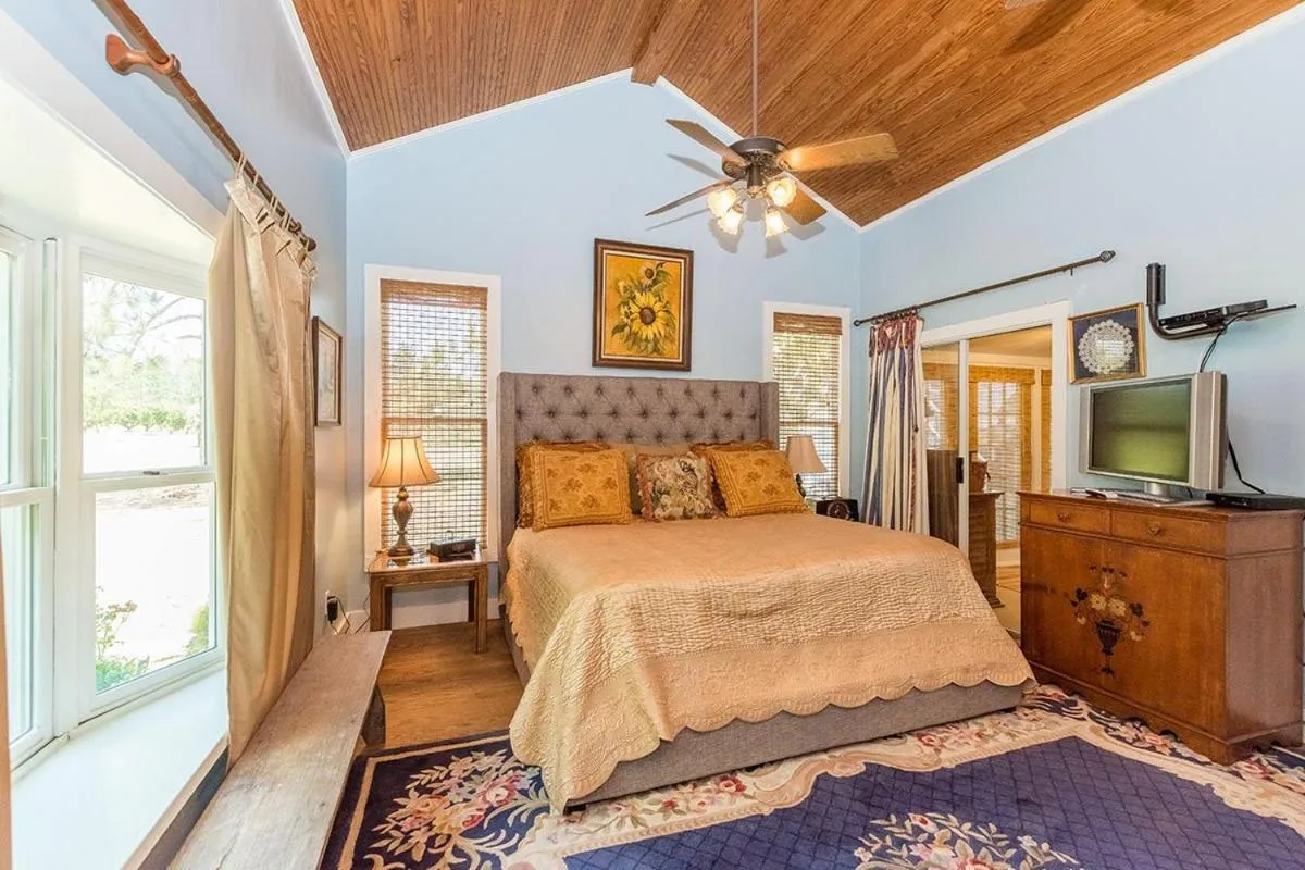 Bed in Fischer Farmhouse