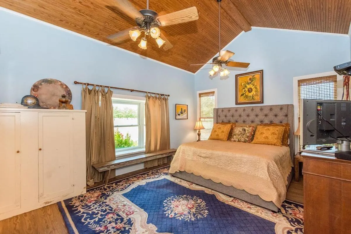 Bed in Fischer Farmhouse