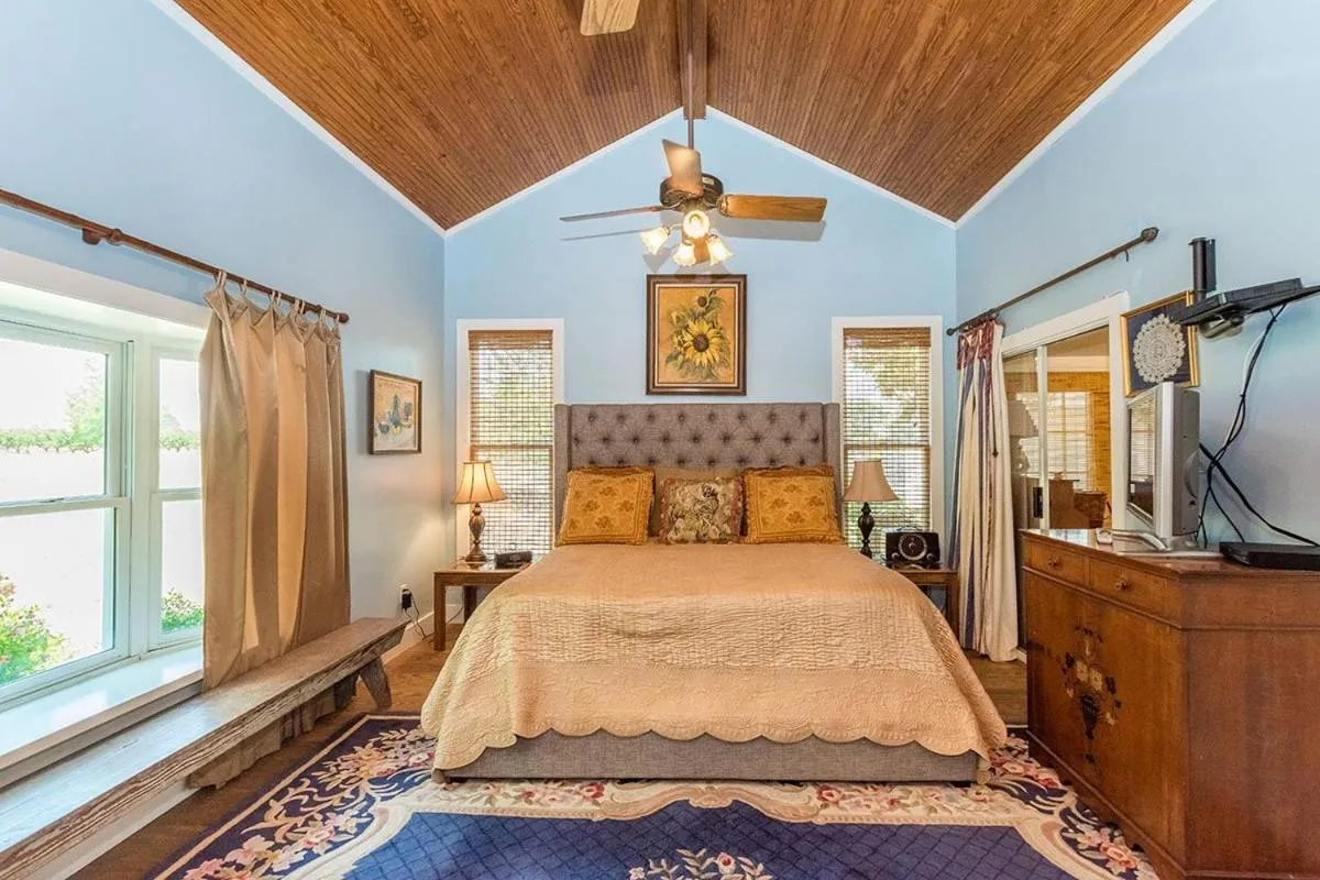 Bed in Fischer Farmhouse