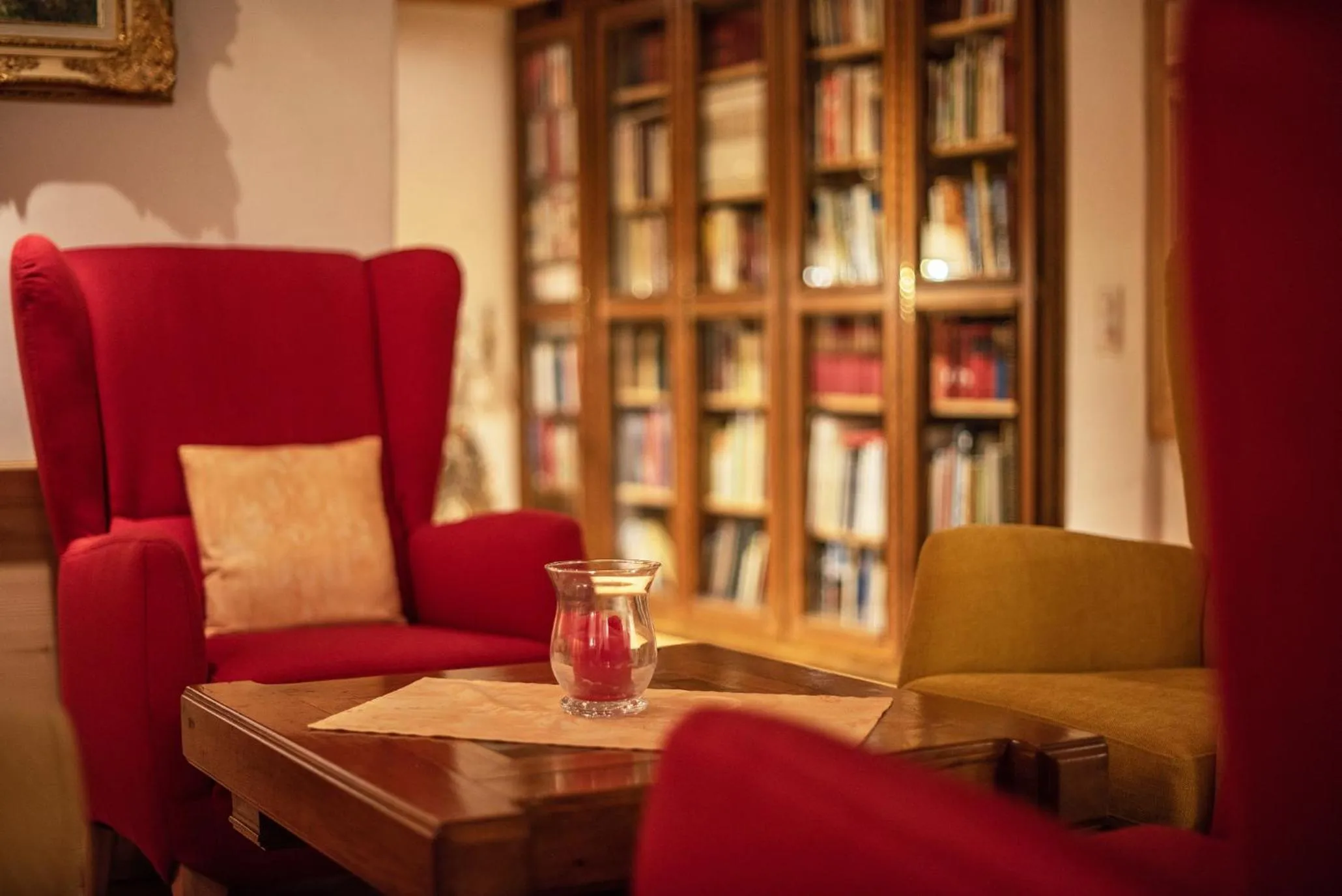 Library in Relais & Châteaux Schlosshotel Chastè - Scuol Tarasp