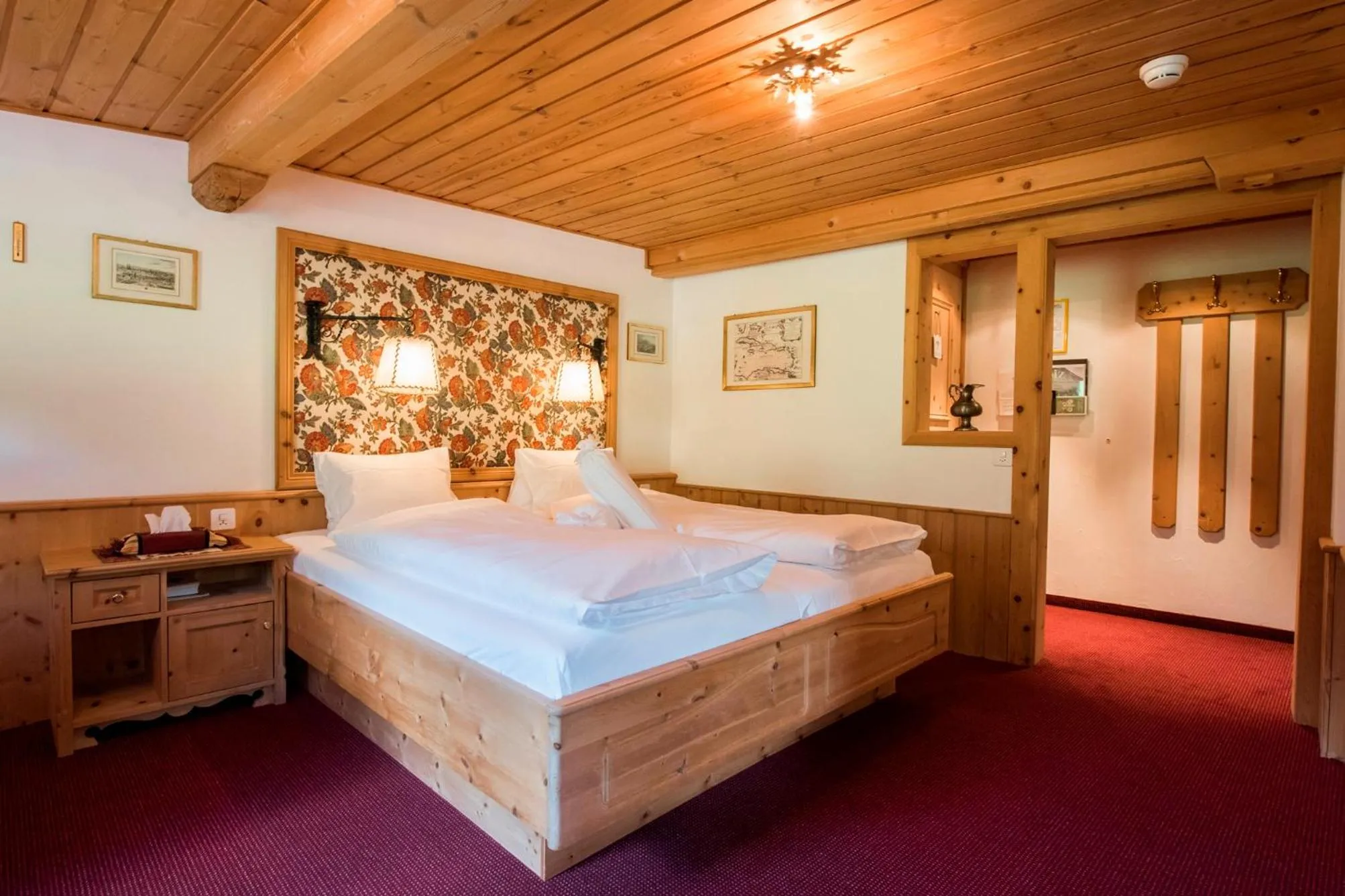 Photo of the whole room, Bed in Relais & Châteaux Schlosshotel Chastè - Scuol Tarasp
