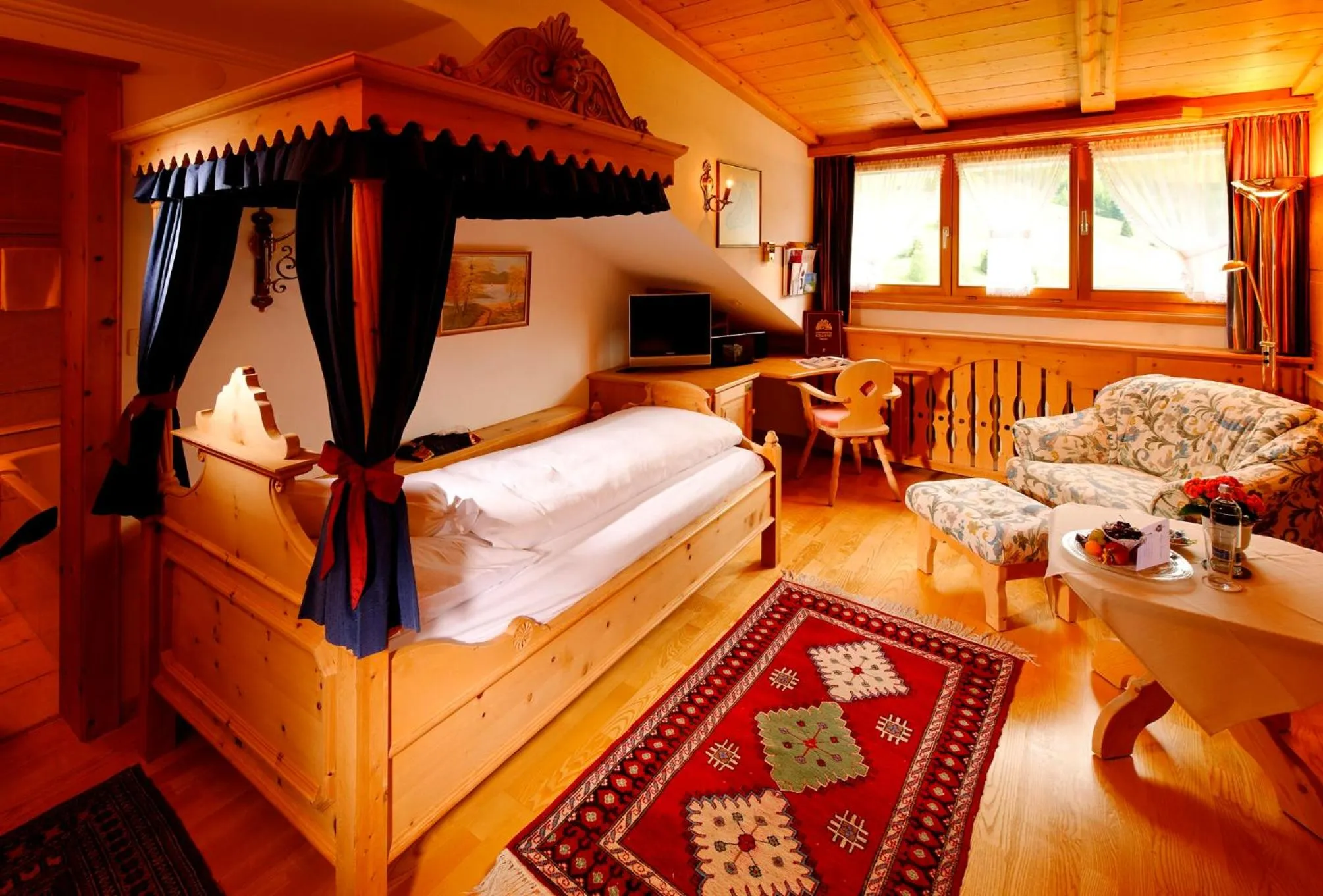 Photo of the whole room, Bed in Relais & Châteaux Schlosshotel Chastè - Scuol Tarasp