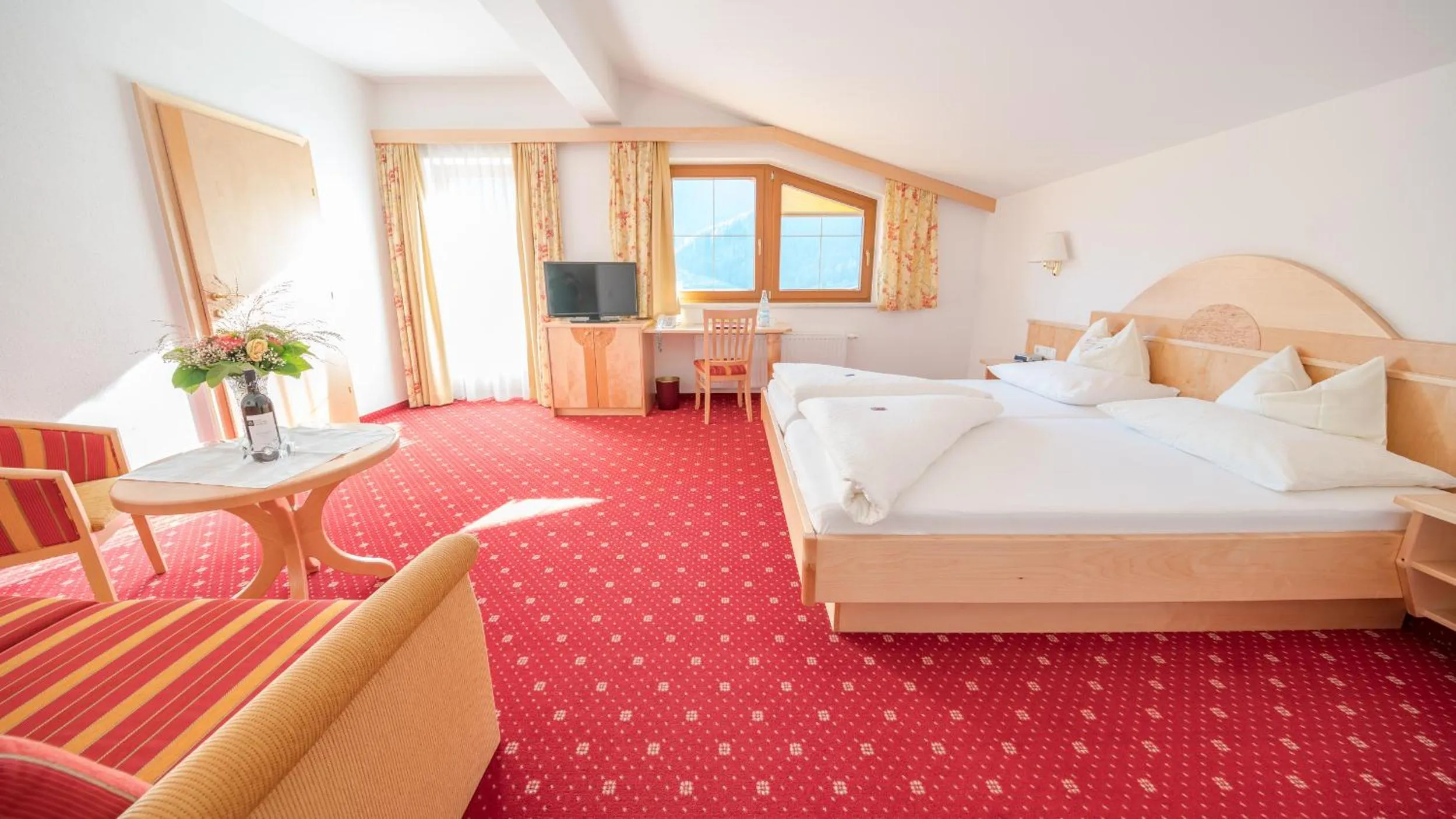 Bedroom, Bed in Superior Hotel Persal