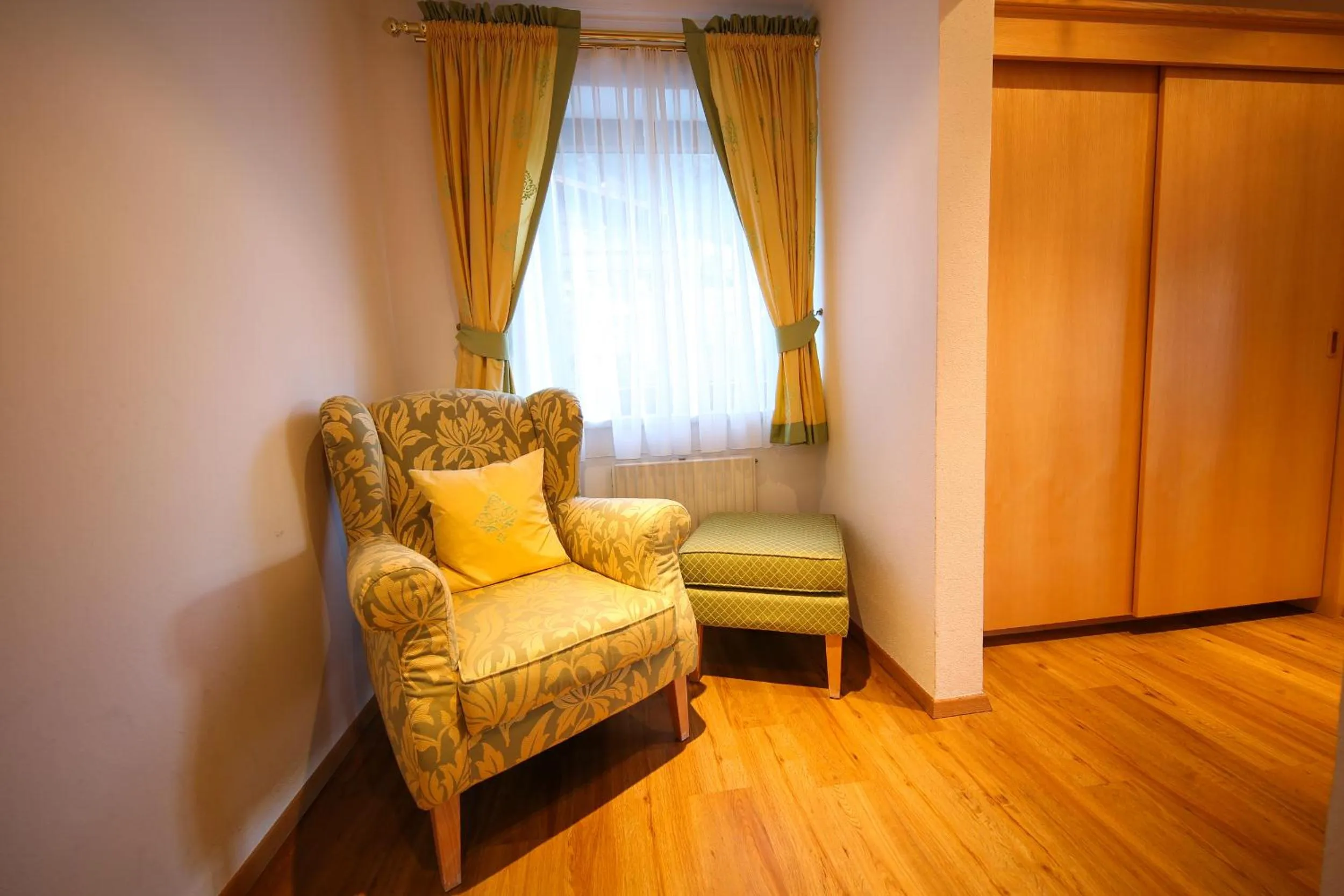 Seating area in Superior Hotel Persal