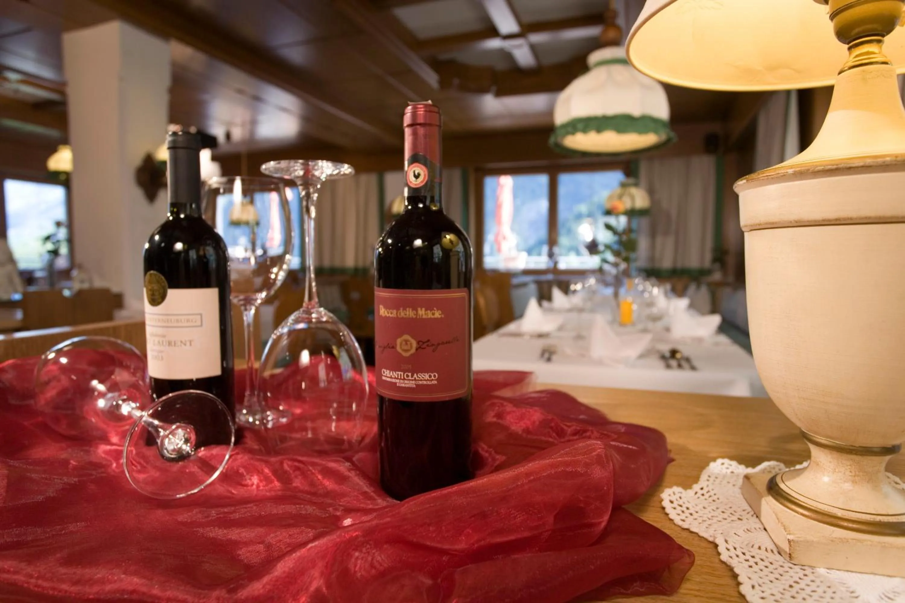 Restaurant/places to eat in Superior Hotel Persal