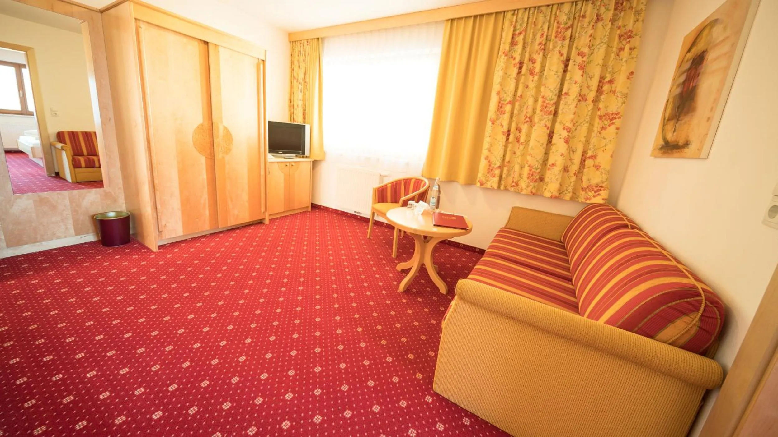 Living room, Bed in Superior Hotel Persal