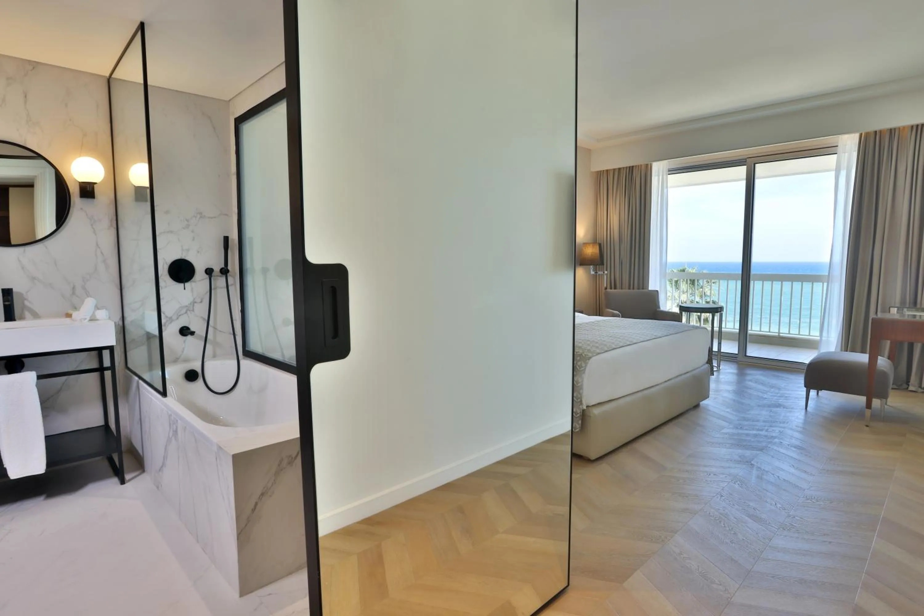 Bedroom, Bed in Mövenpick Hotel Beirut