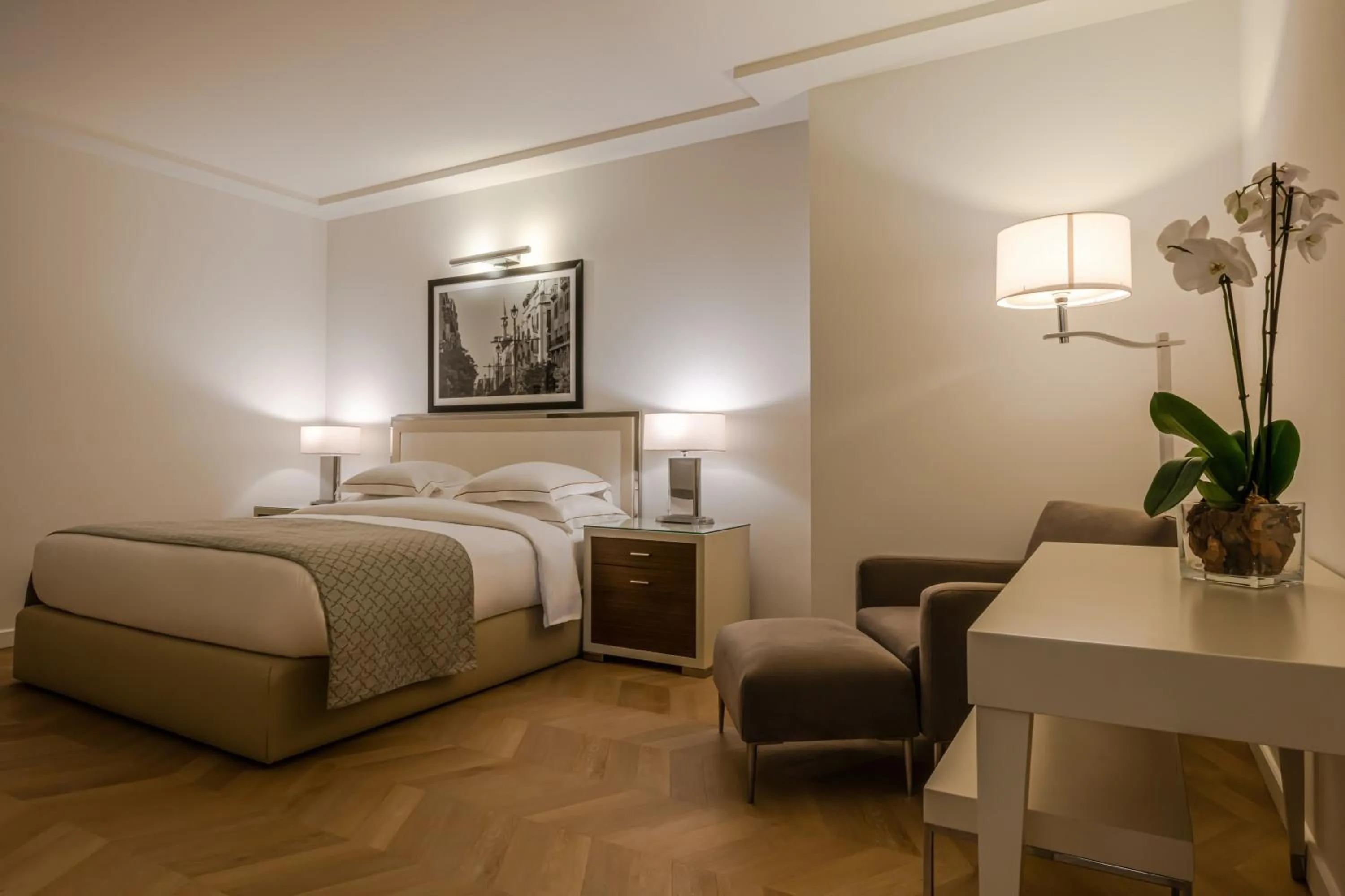 Bedroom, Bed in Mövenpick Hotel Beirut