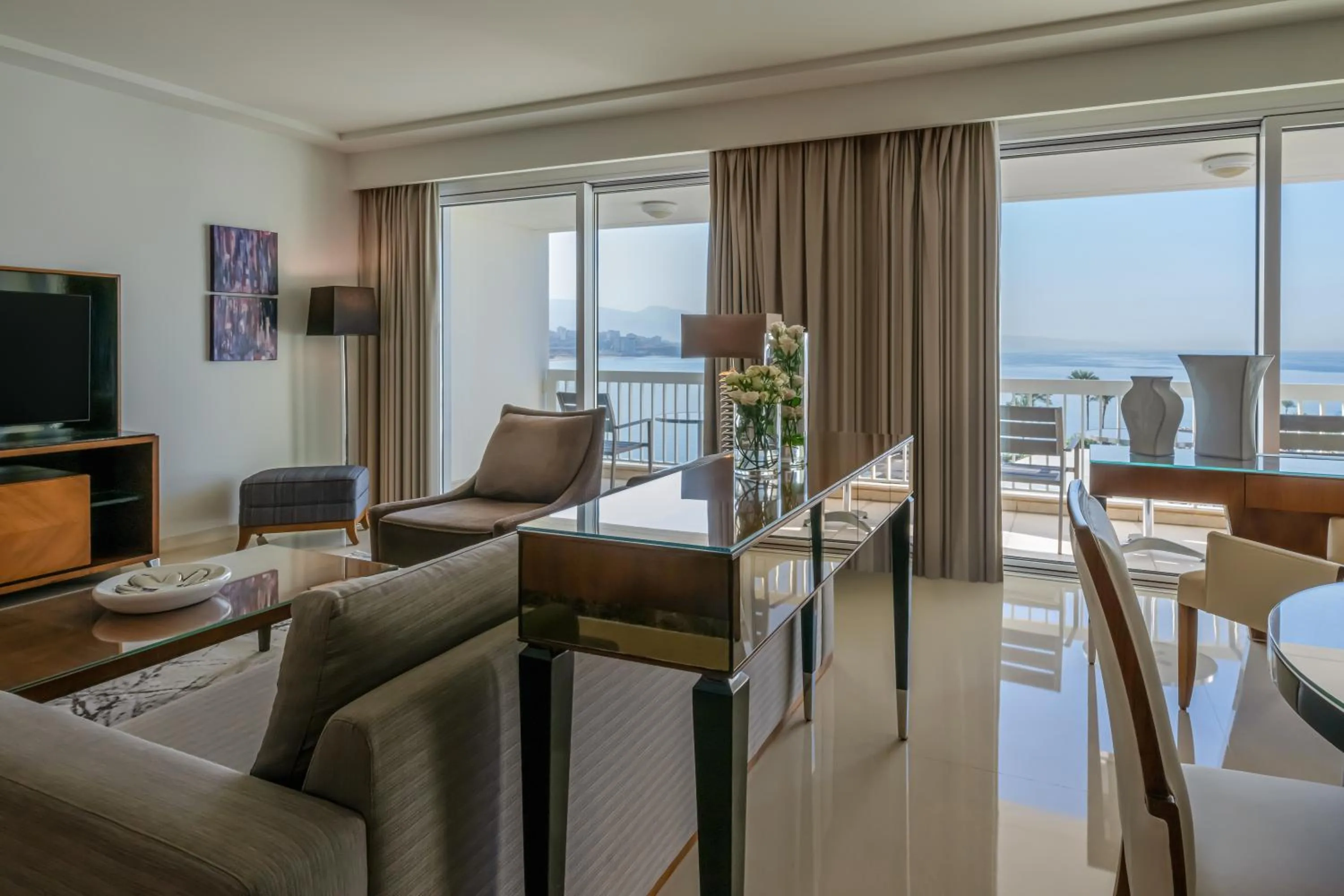 Living room in Mövenpick Hotel Beirut