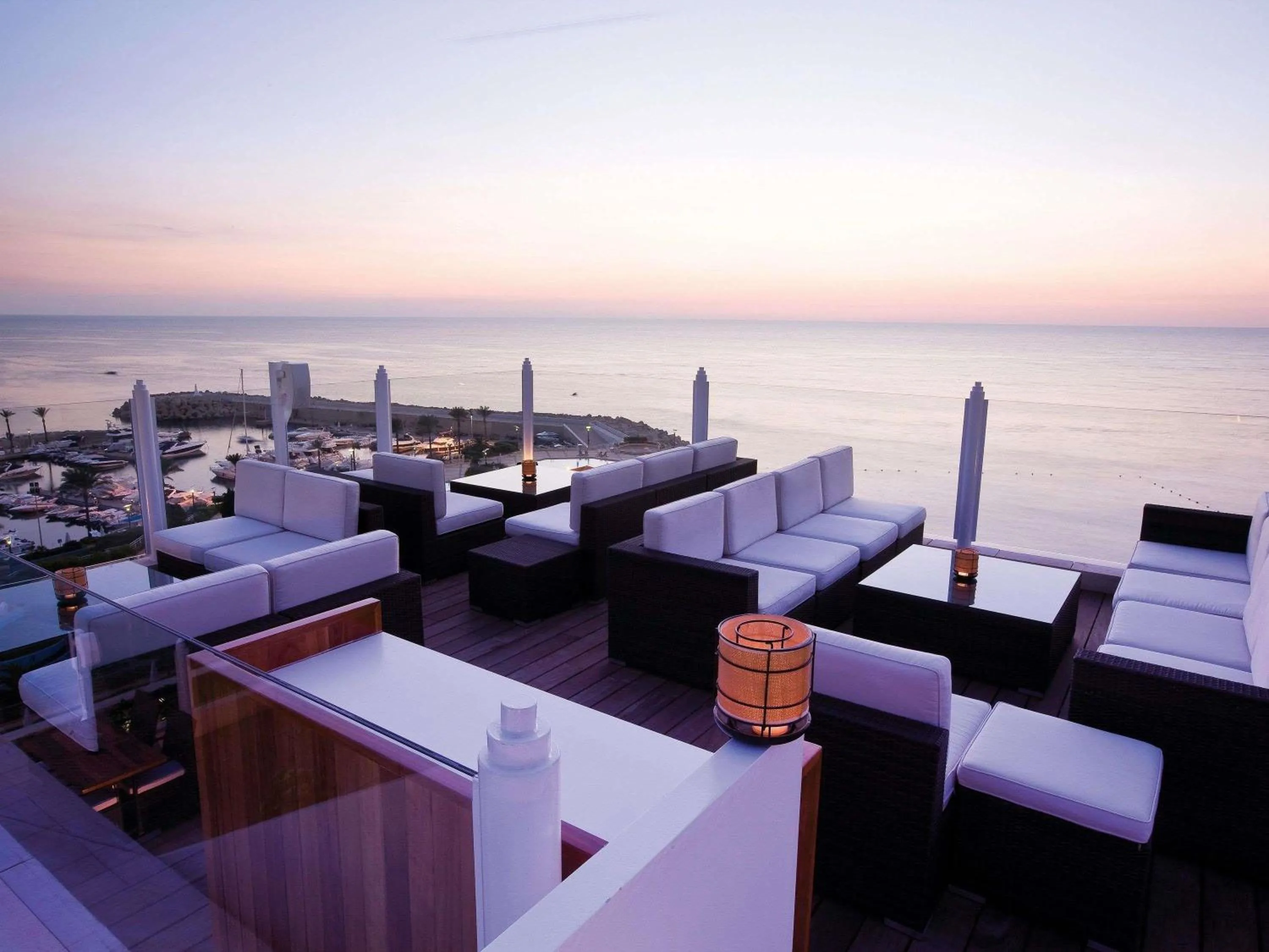 Lounge or bar in Mövenpick Hotel Beirut