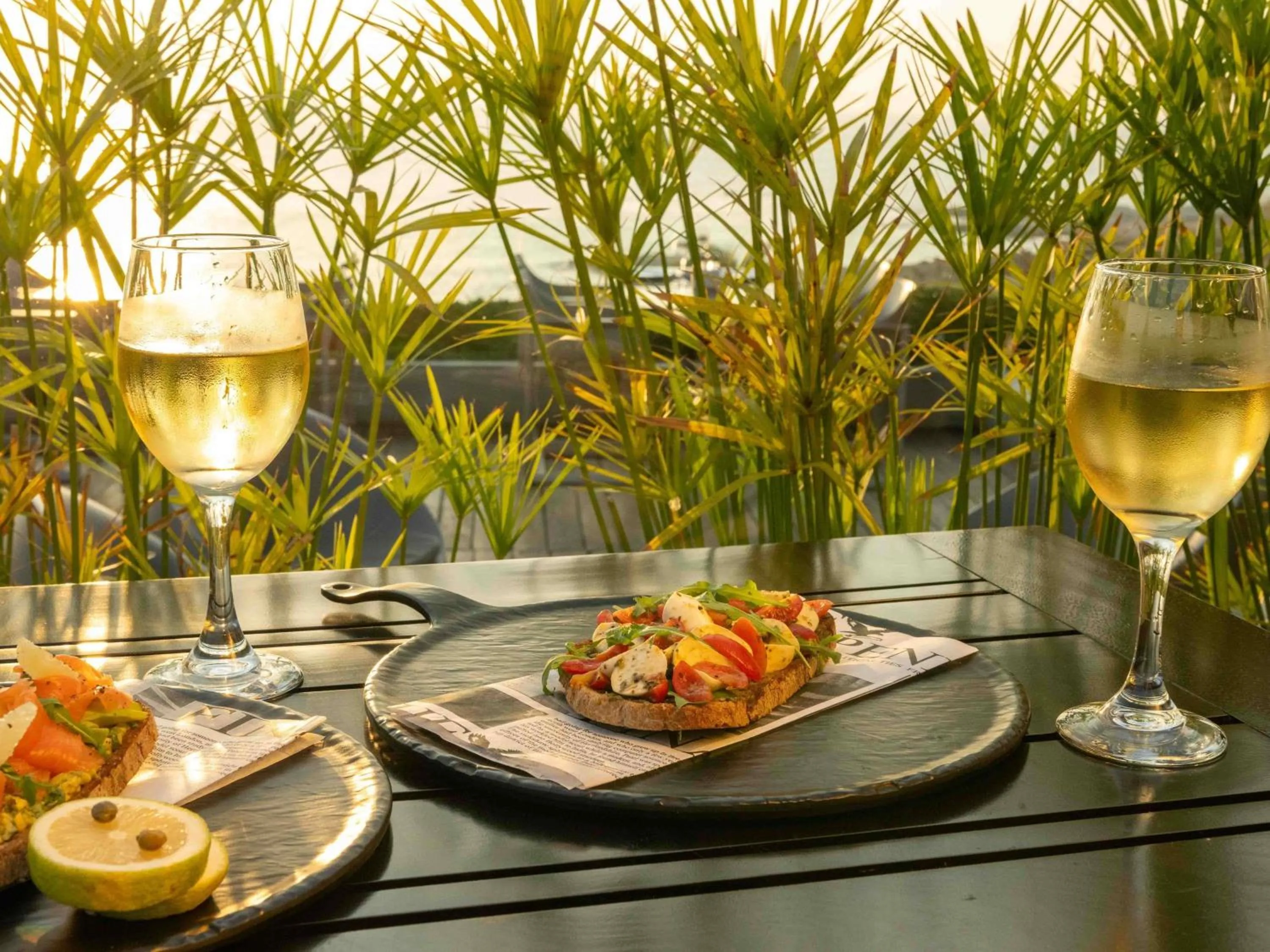 Lounge or bar in Mövenpick Hotel Beirut