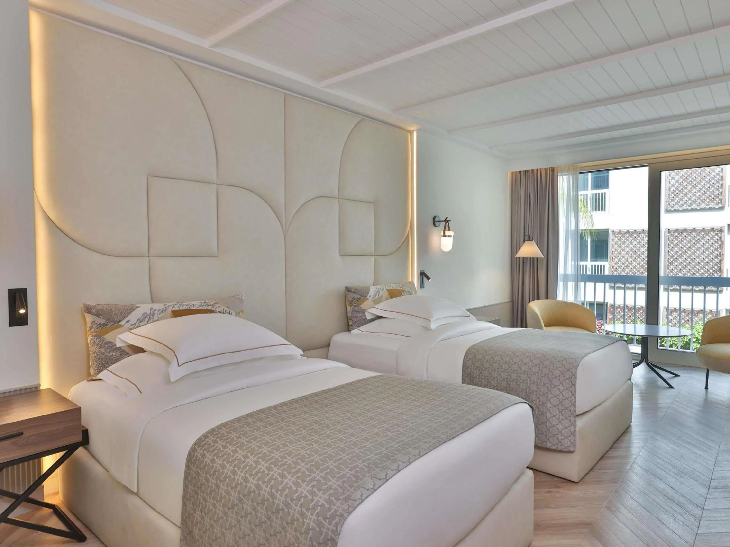 Bedroom, Bed in Mövenpick Hotel Beirut