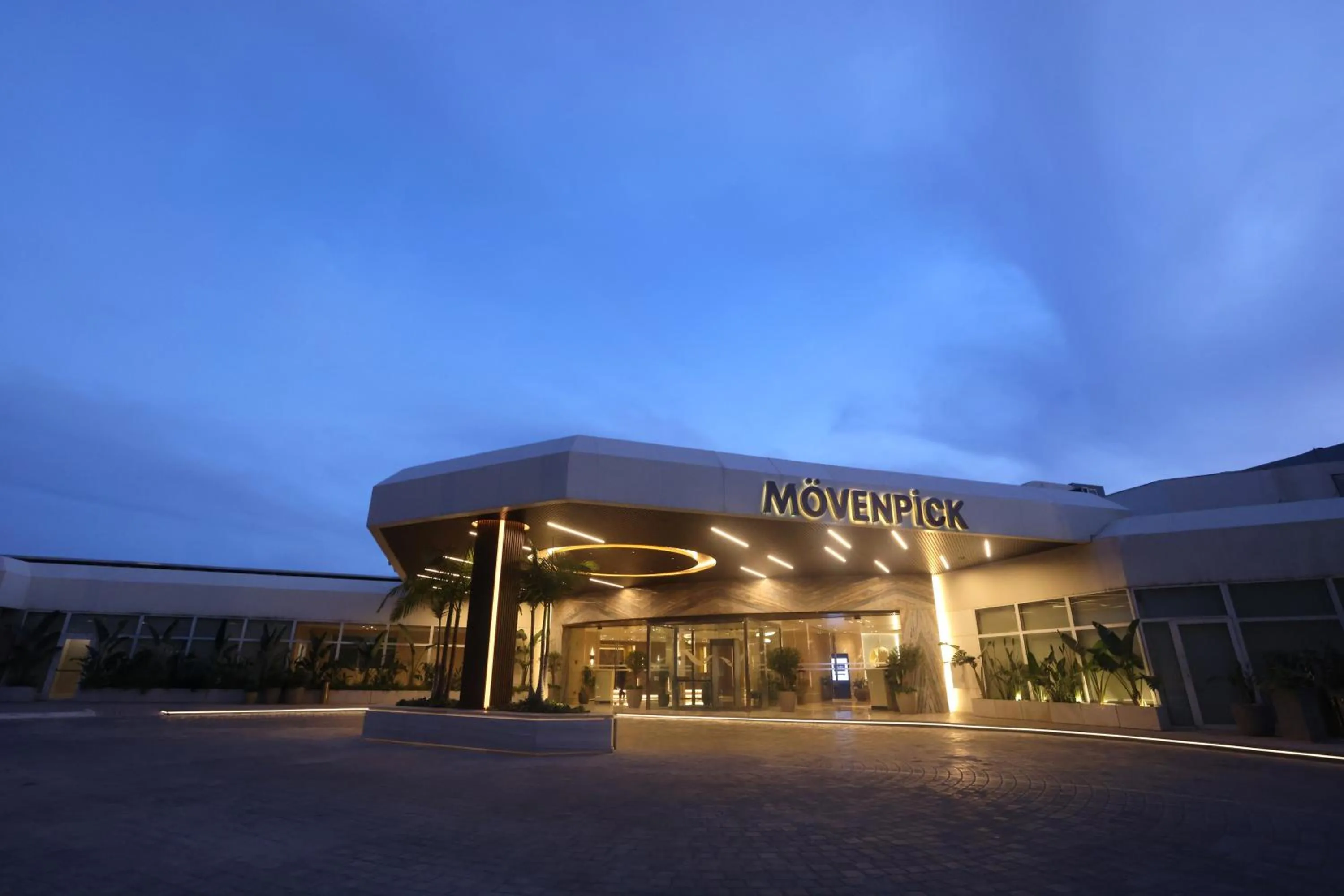 Facade/entrance in Mövenpick Hotel Beirut