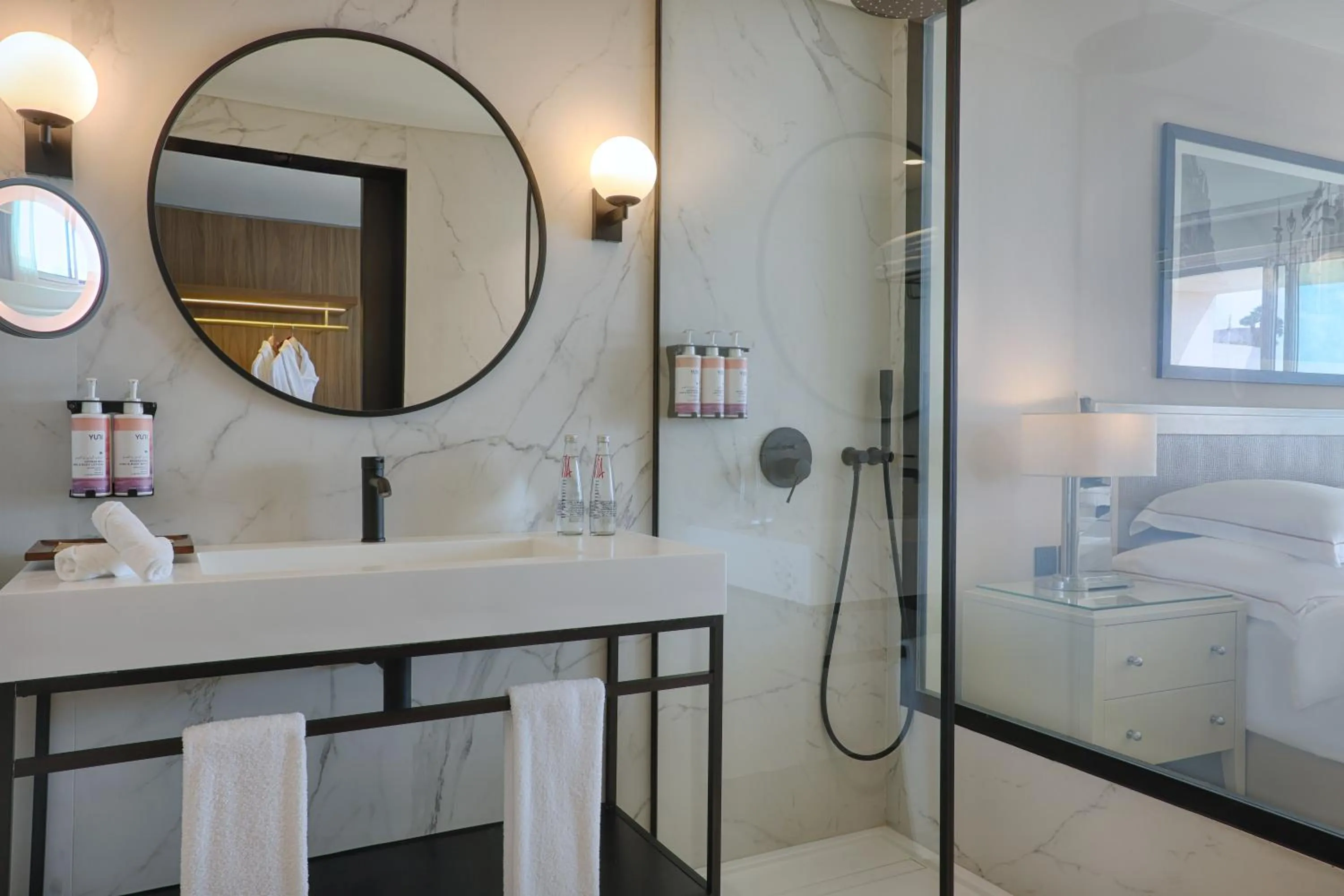 Bathroom, Bed in Mövenpick Hotel Beirut