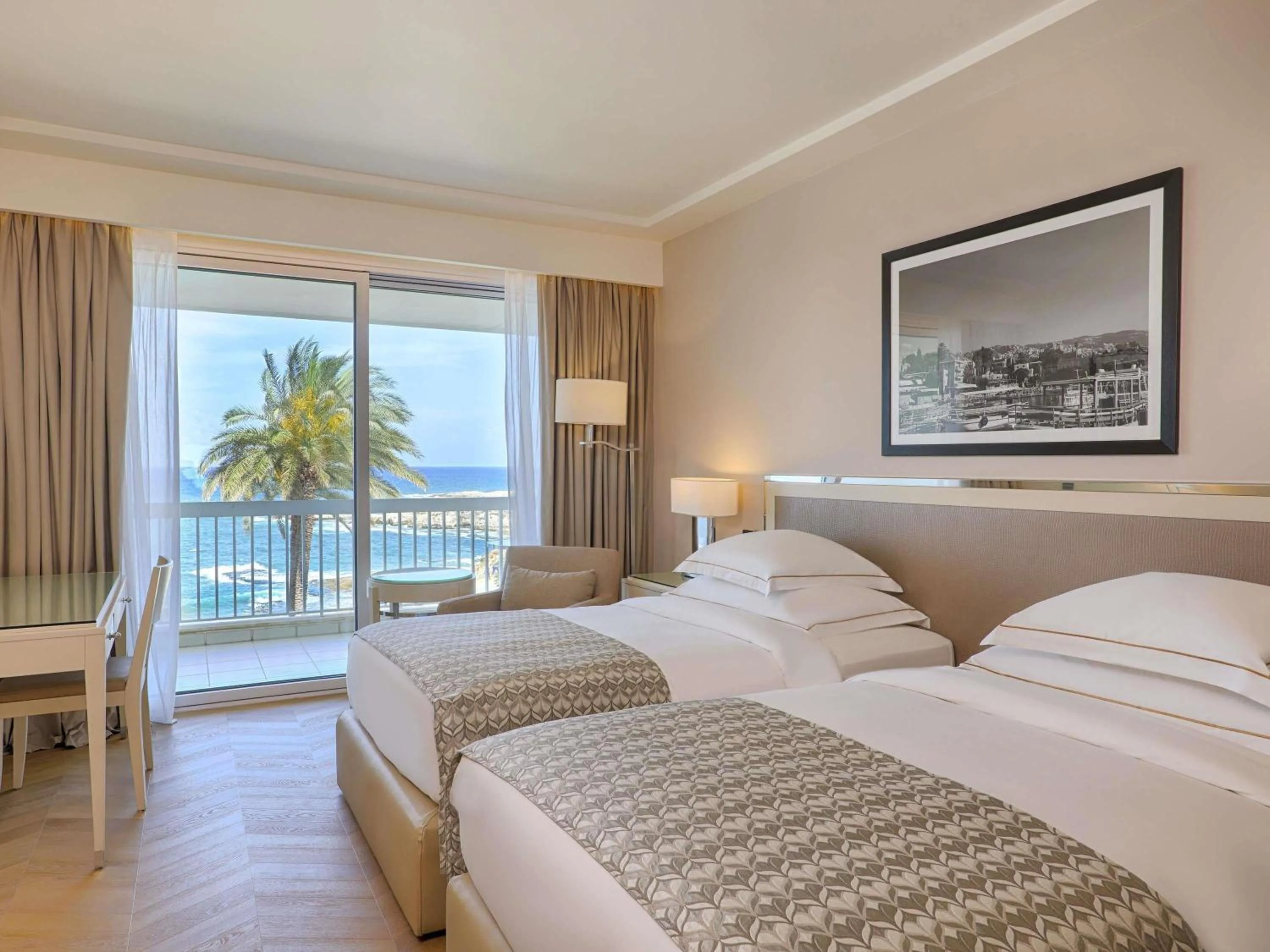 Bedroom, Bed in Mövenpick Hotel Beirut